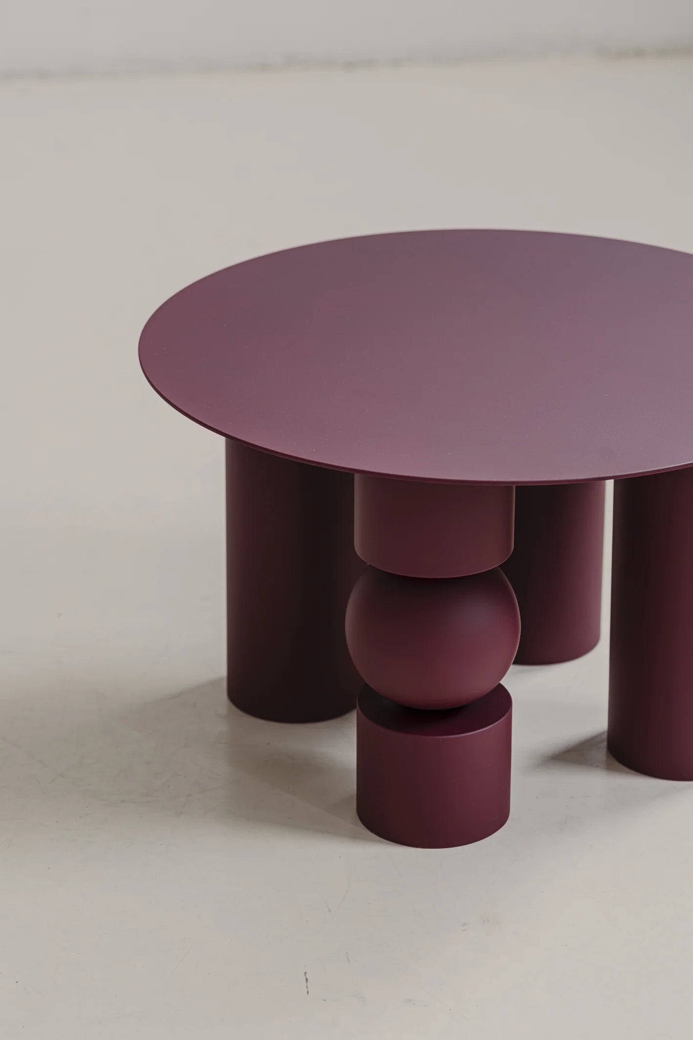 Kovový konferenčný stolík CUBE