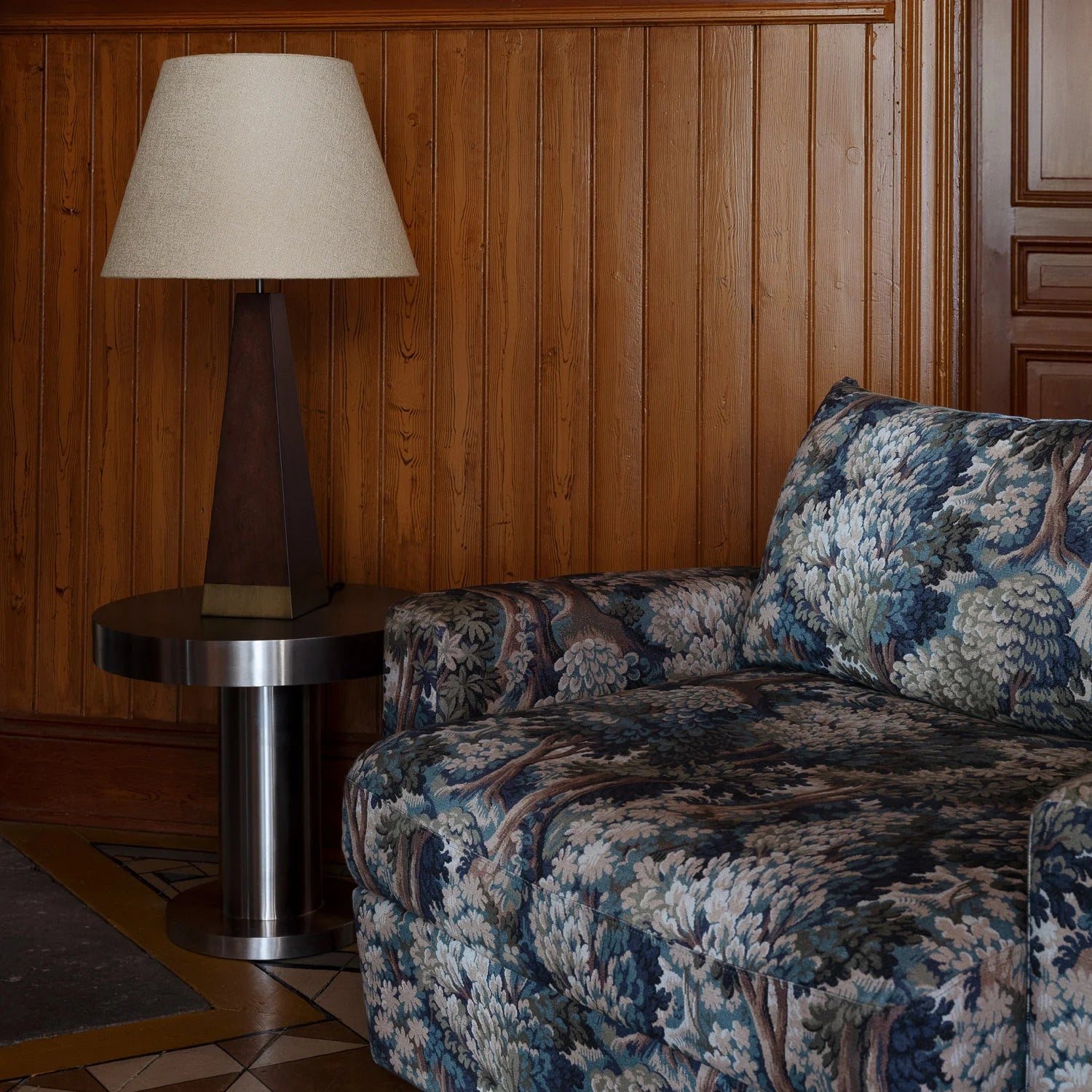 Bočný stolík CUFFLINK leštená oceľ