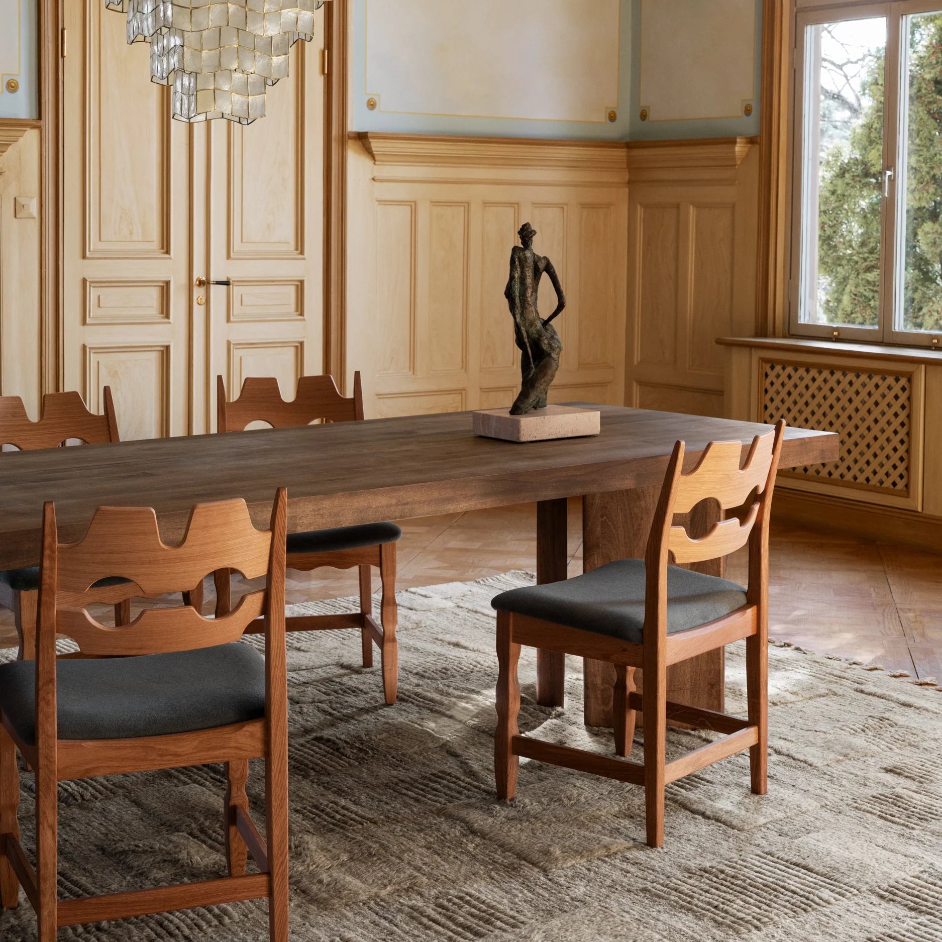 Stolička RAZOR modrá s dubovým podstavcom