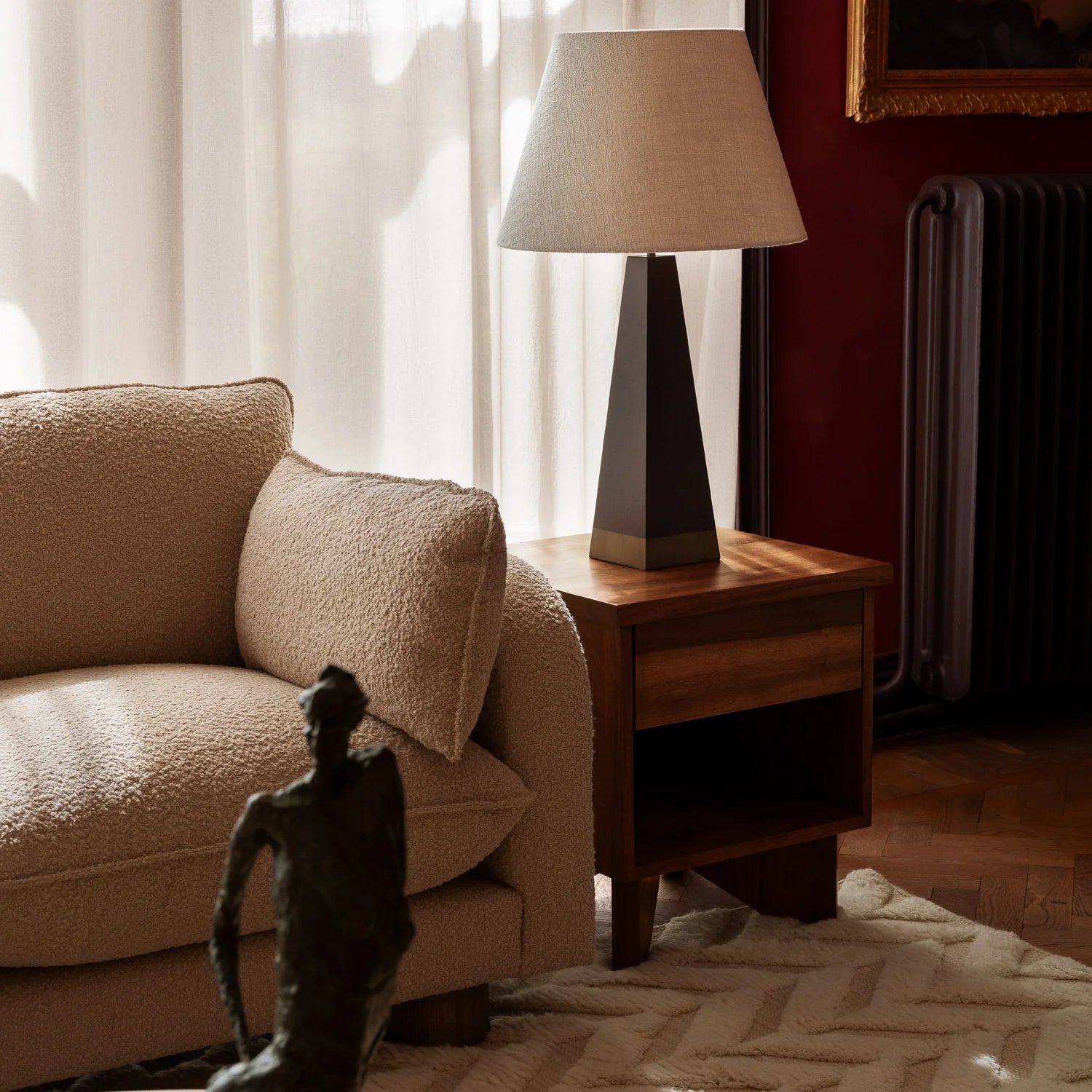 Nočná skrinka z orechového dreva