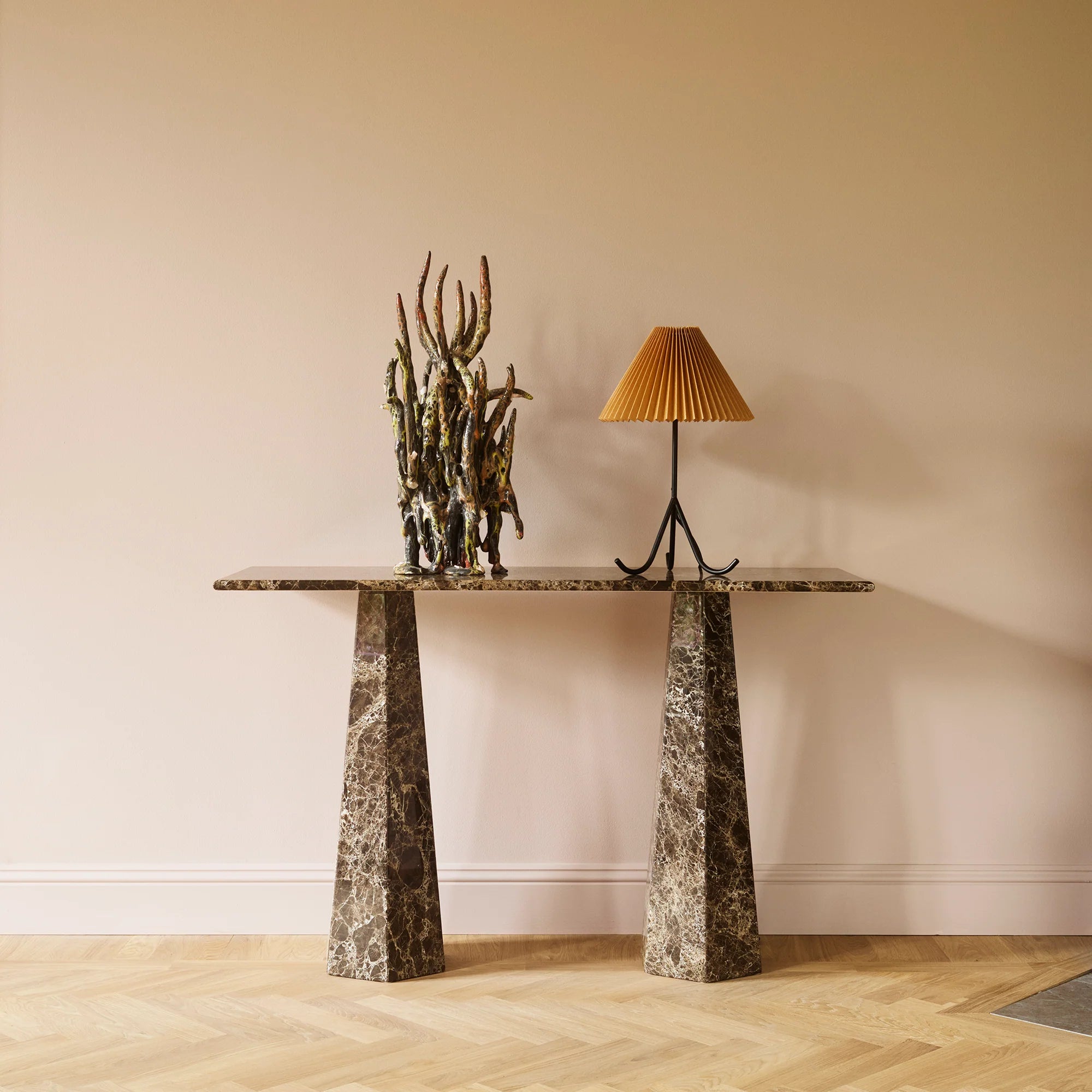 Stolná lampa GERALDINE okrová s čiernym podstavcom