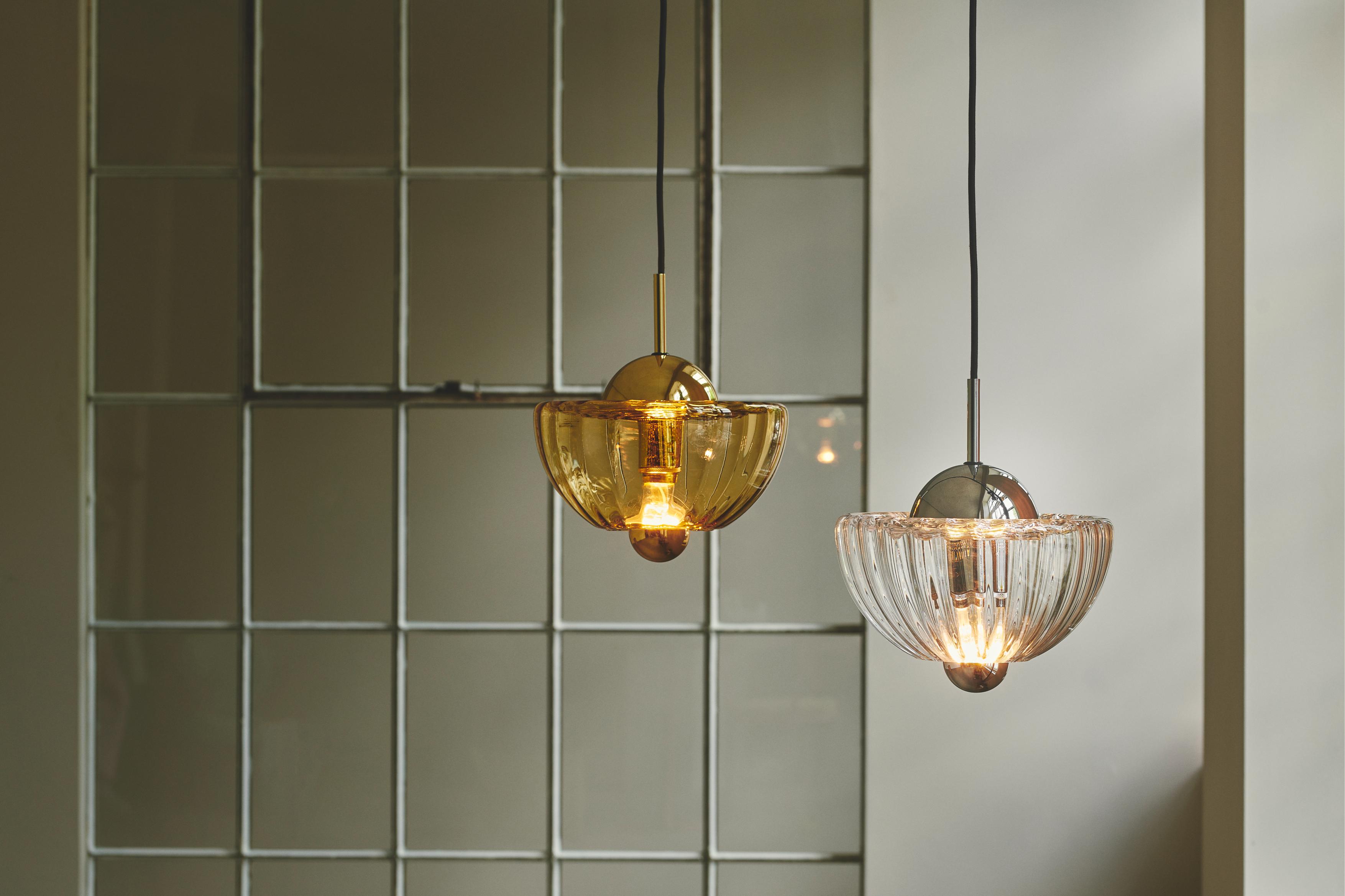 Závesná lampa LOTUS ručne fúkané sklo