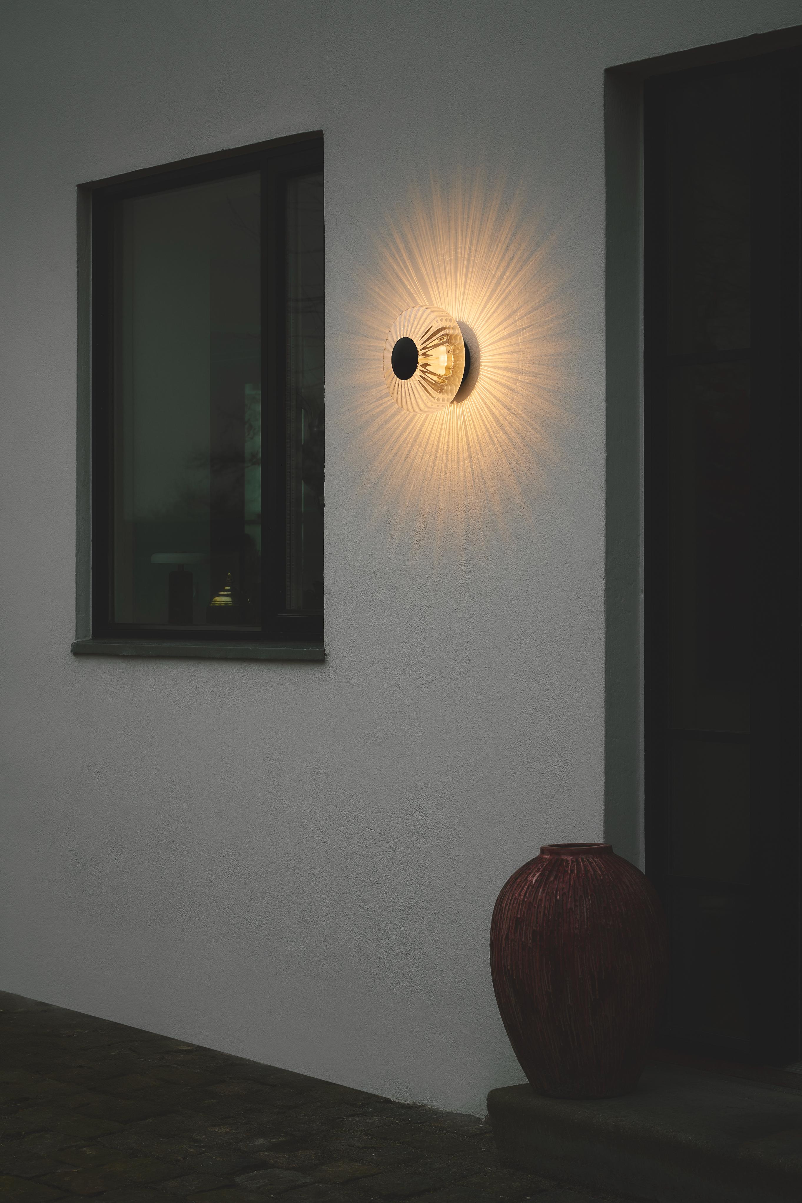 NEW WAVE OPTIC transparent outdoor wall lamp with black finish