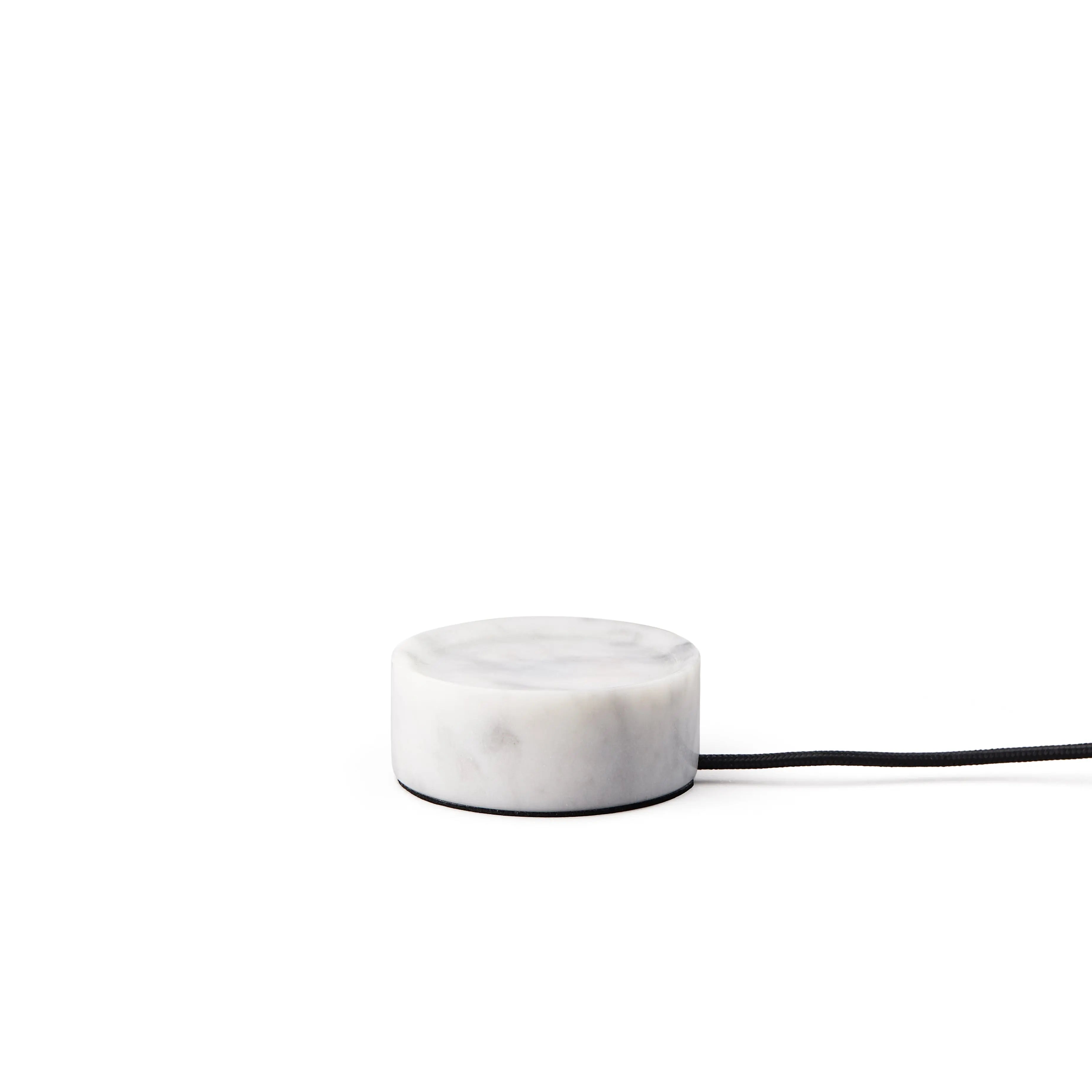 Lampa przenośna TRIP biały marmur z mlecznobiałym szkłem – Design By Us