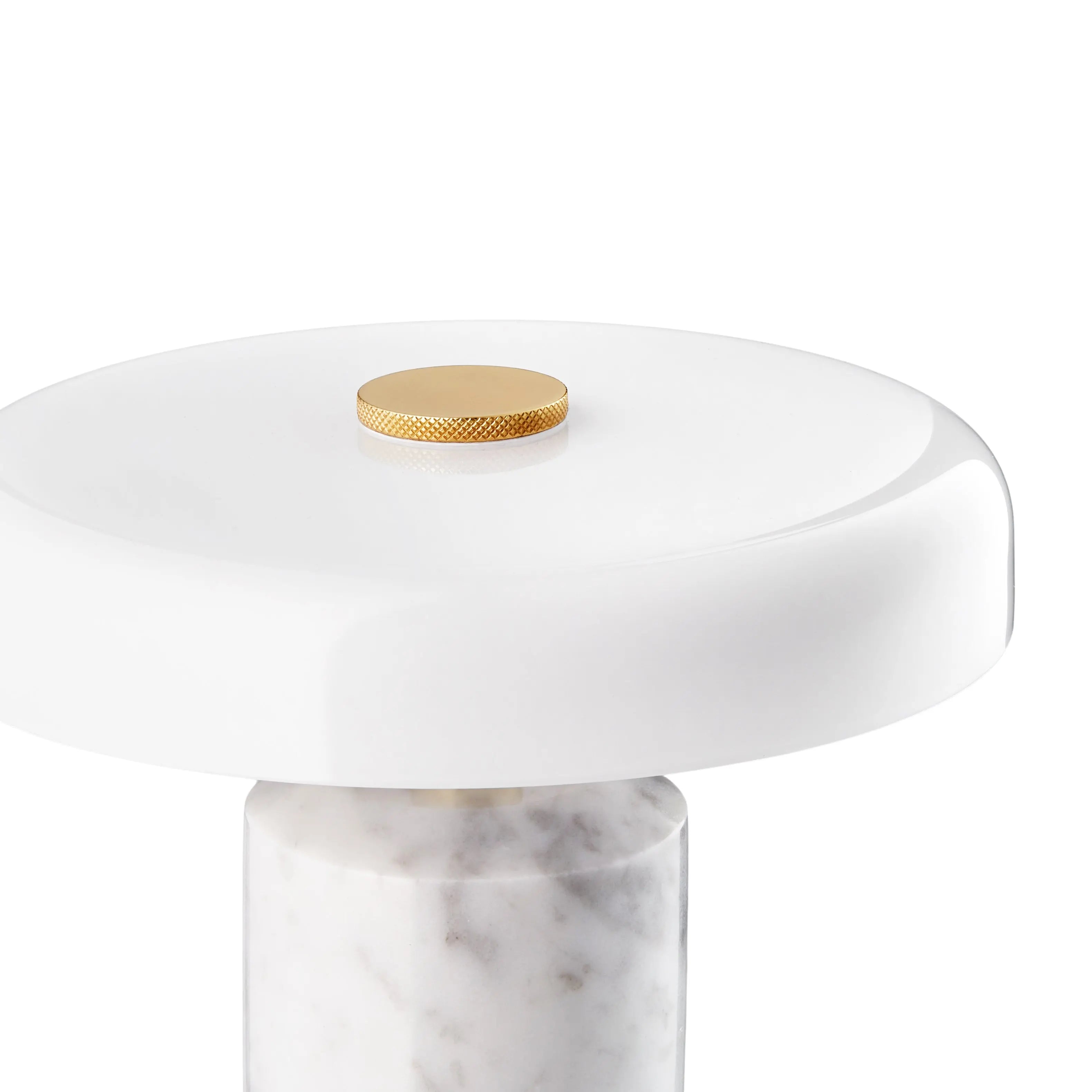 Lampa przenośna TRIP biały marmur z mlecznobiałym szkłem – Design By Us