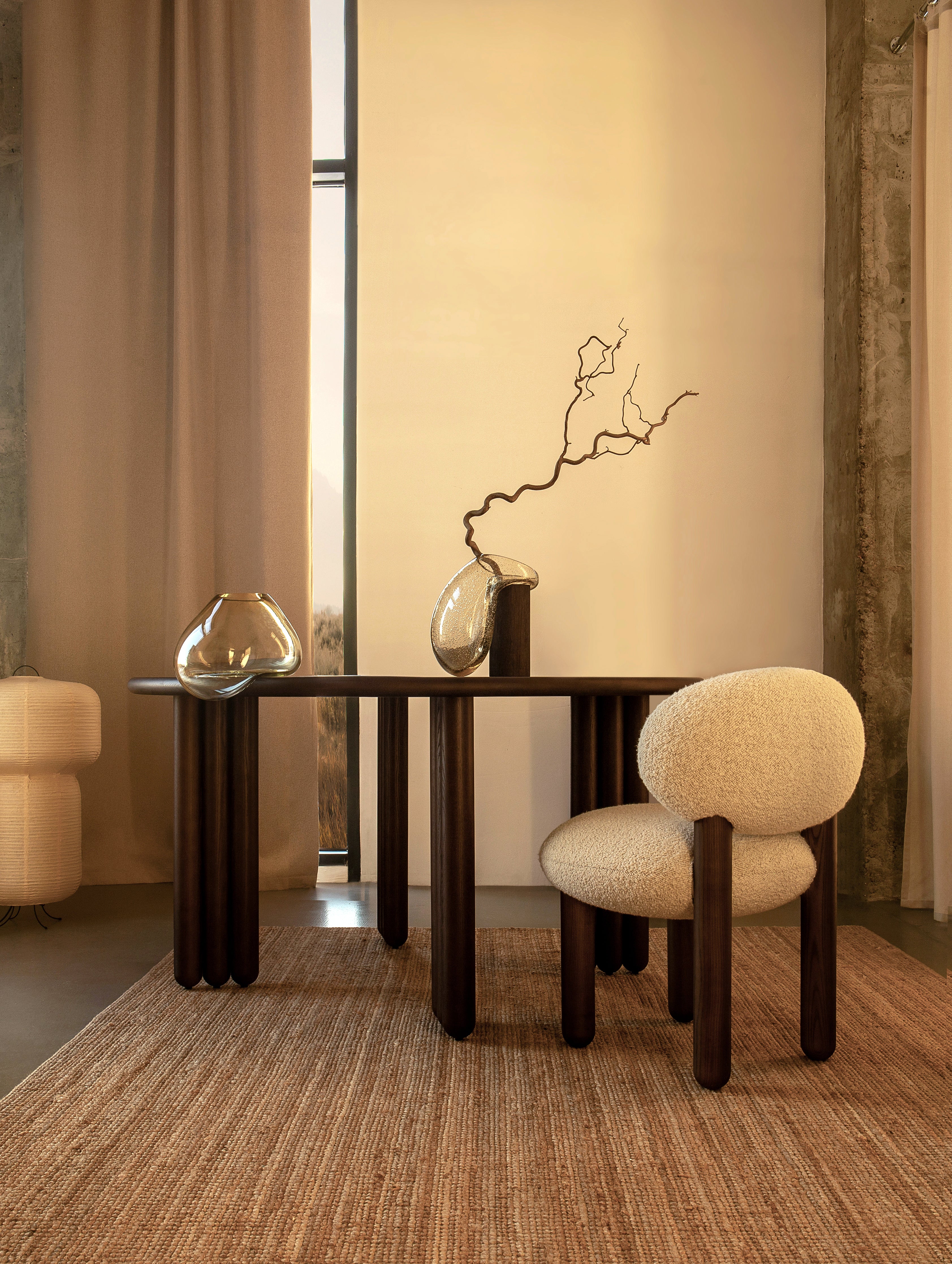 Okrúhly stôl FLOCK z prírodného jaseňového dreva