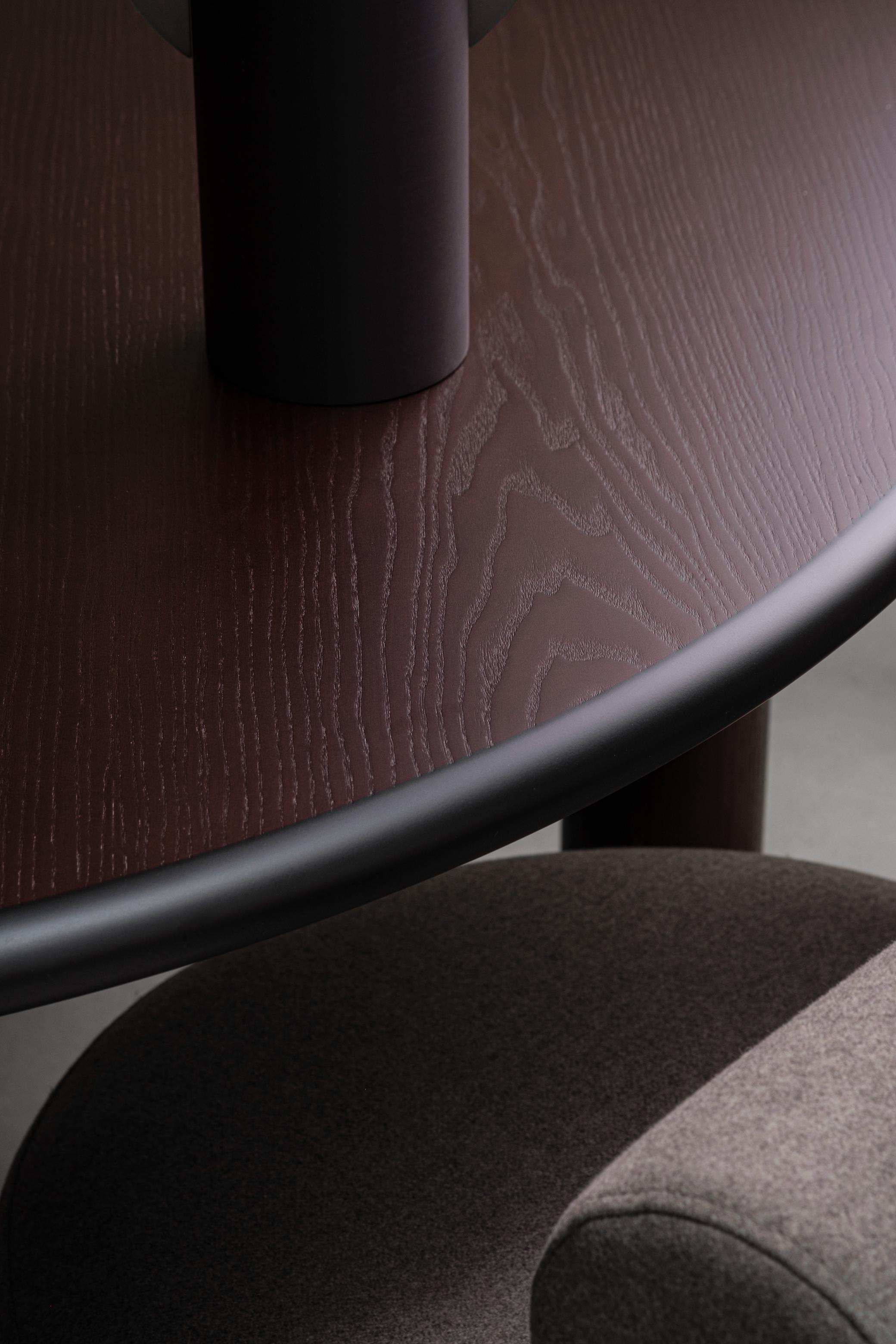 Okrúhly stôl PAUL z hnedého jaseňového dreva