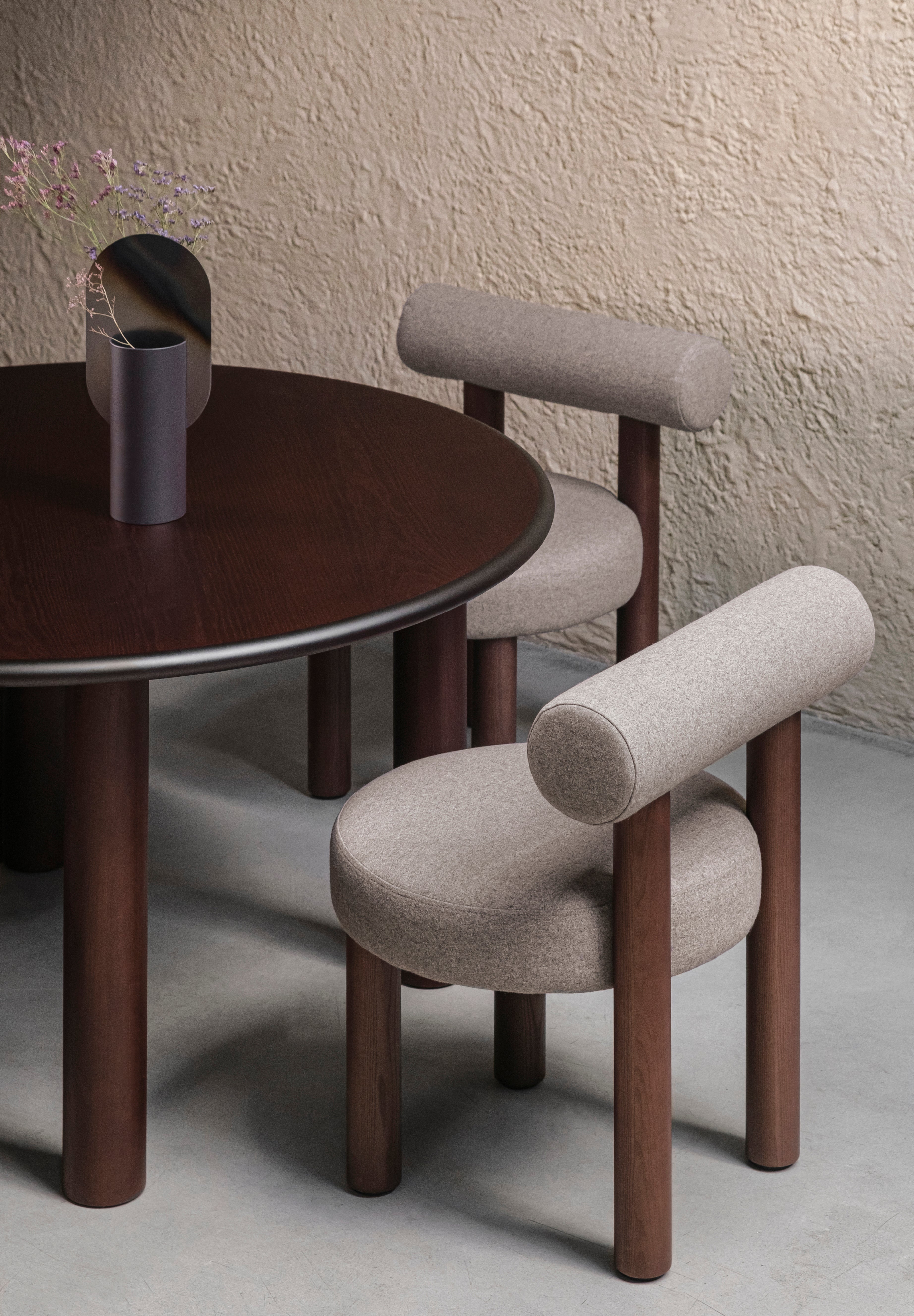 Okrúhly stôl PAUL z hnedého jaseňového dreva