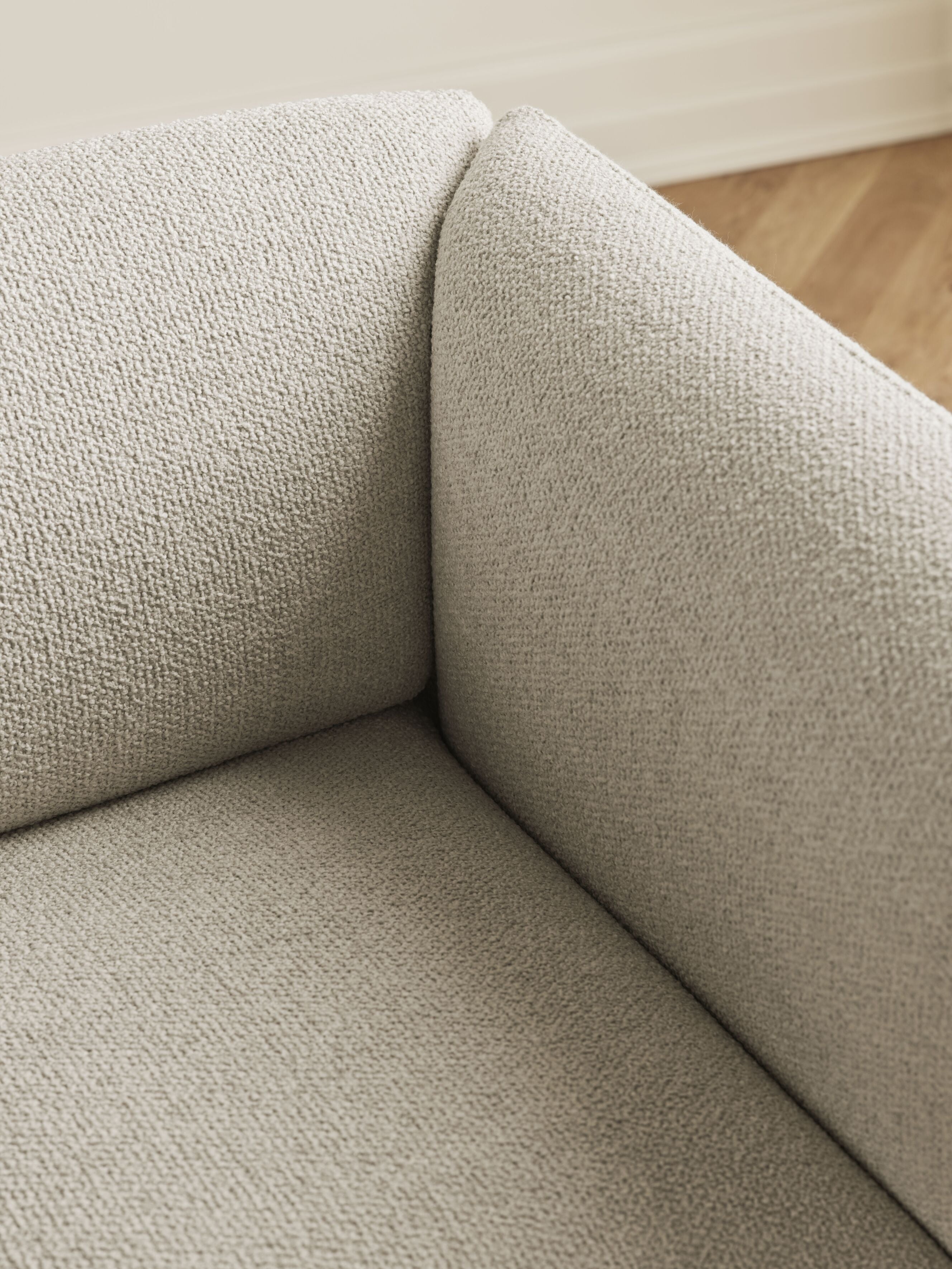 Dive armchair natural leather with an oak base