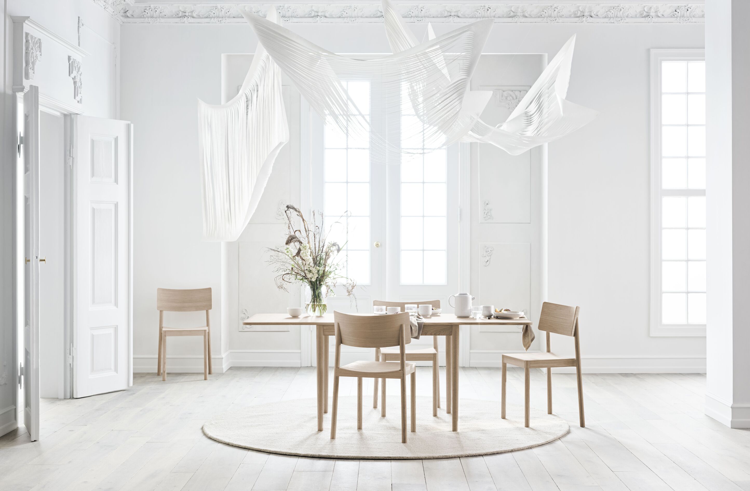 Stolička TUNE bielená dubová dyha