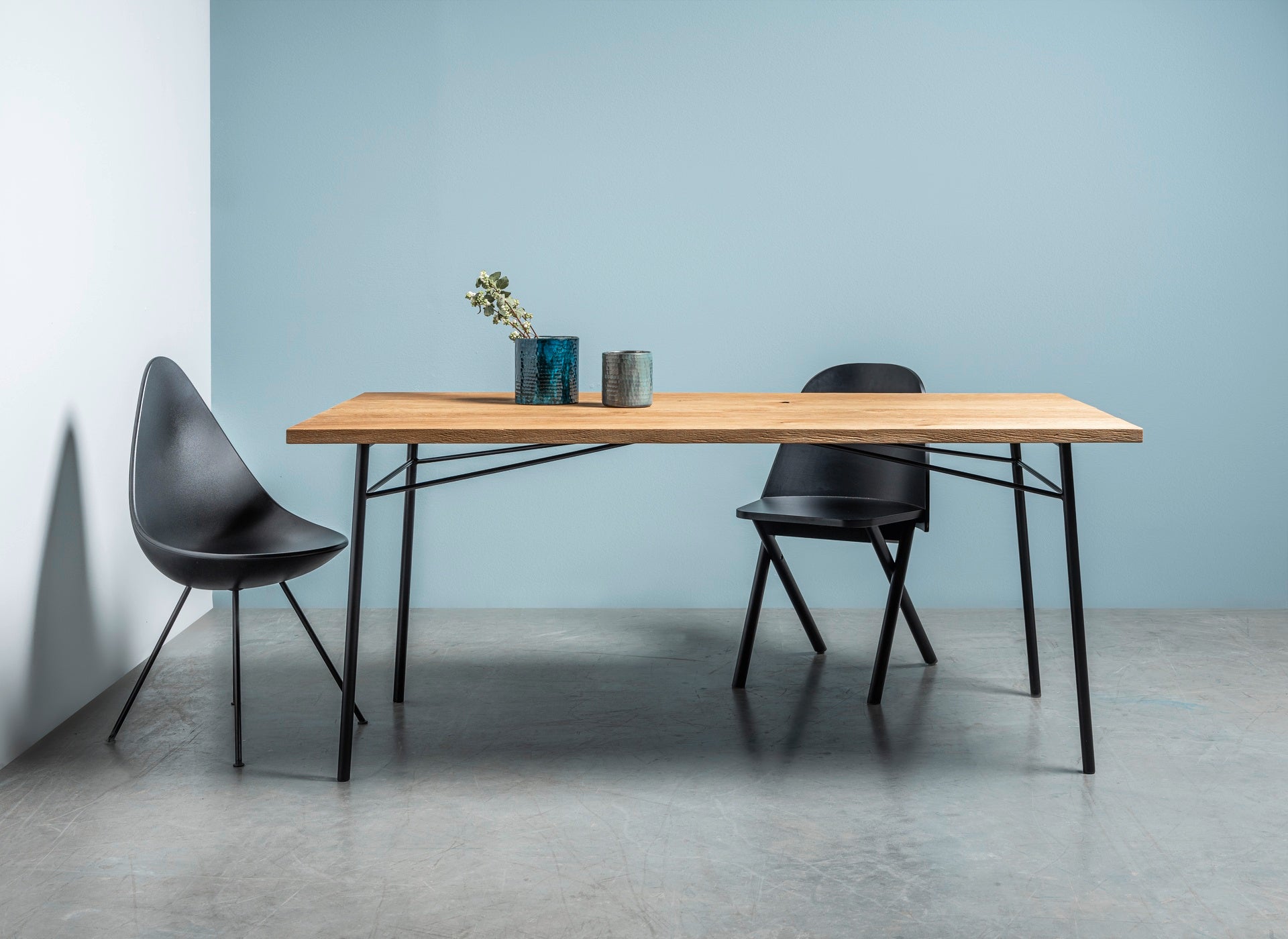 Stół MARTIN szczotkowany dębowy blat z czarną stalową podstawą
