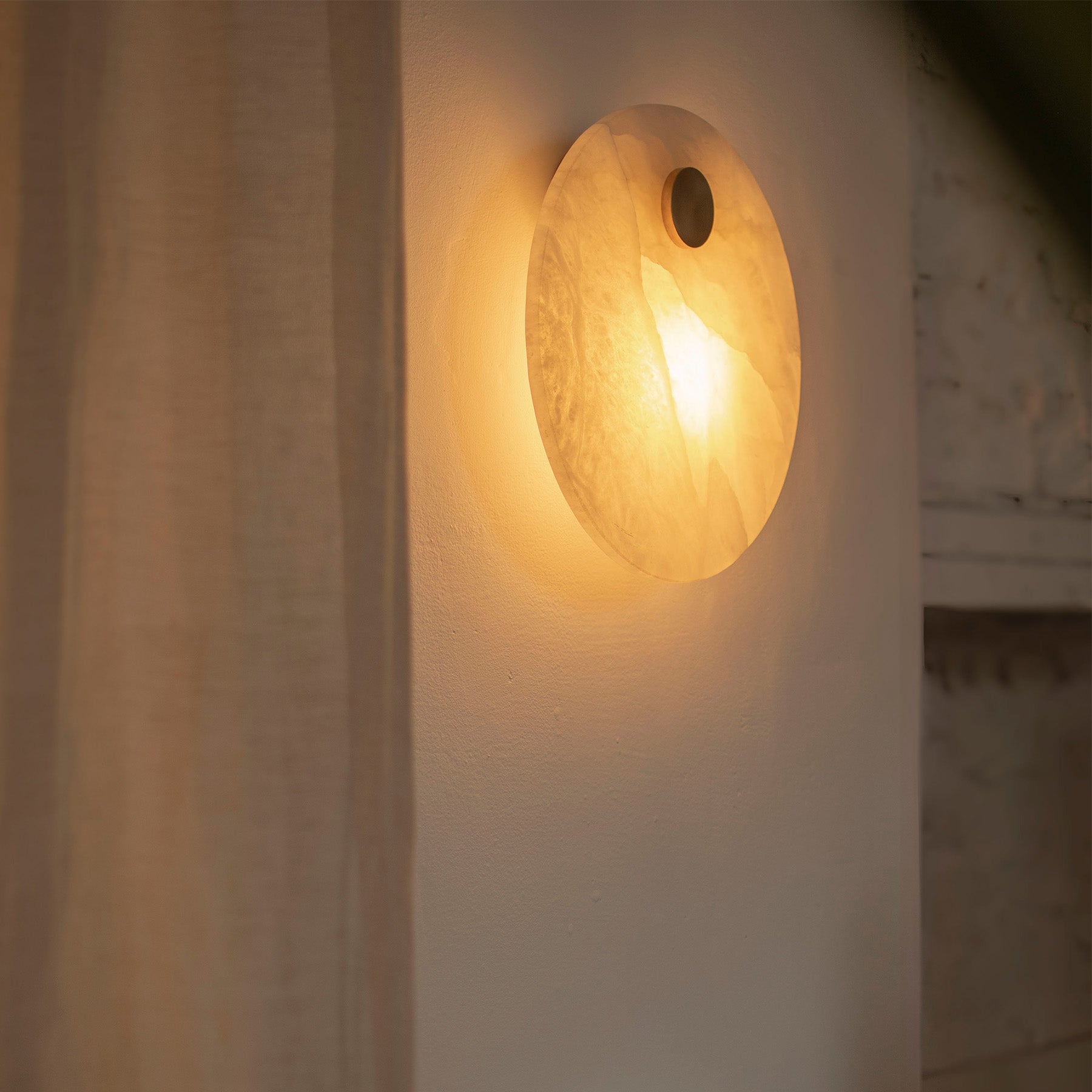 Alabaster Wall Lamp EOS Brass