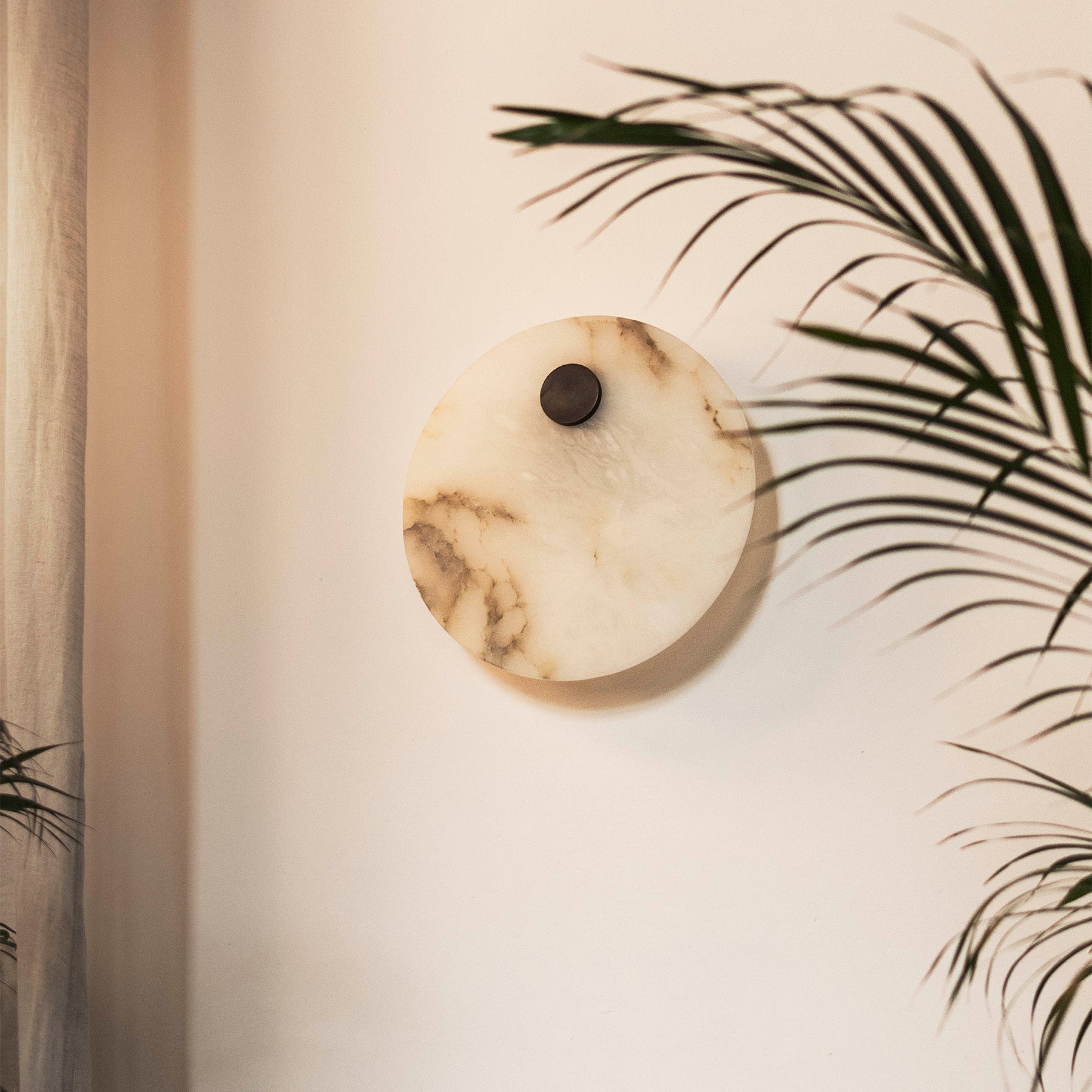 Alabaster Wall Lamp EOS Brass