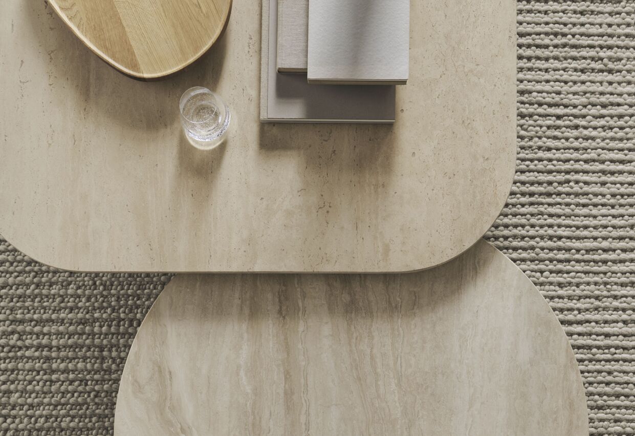 Kulatý konferenčný stolík EIDA pieskový travertín