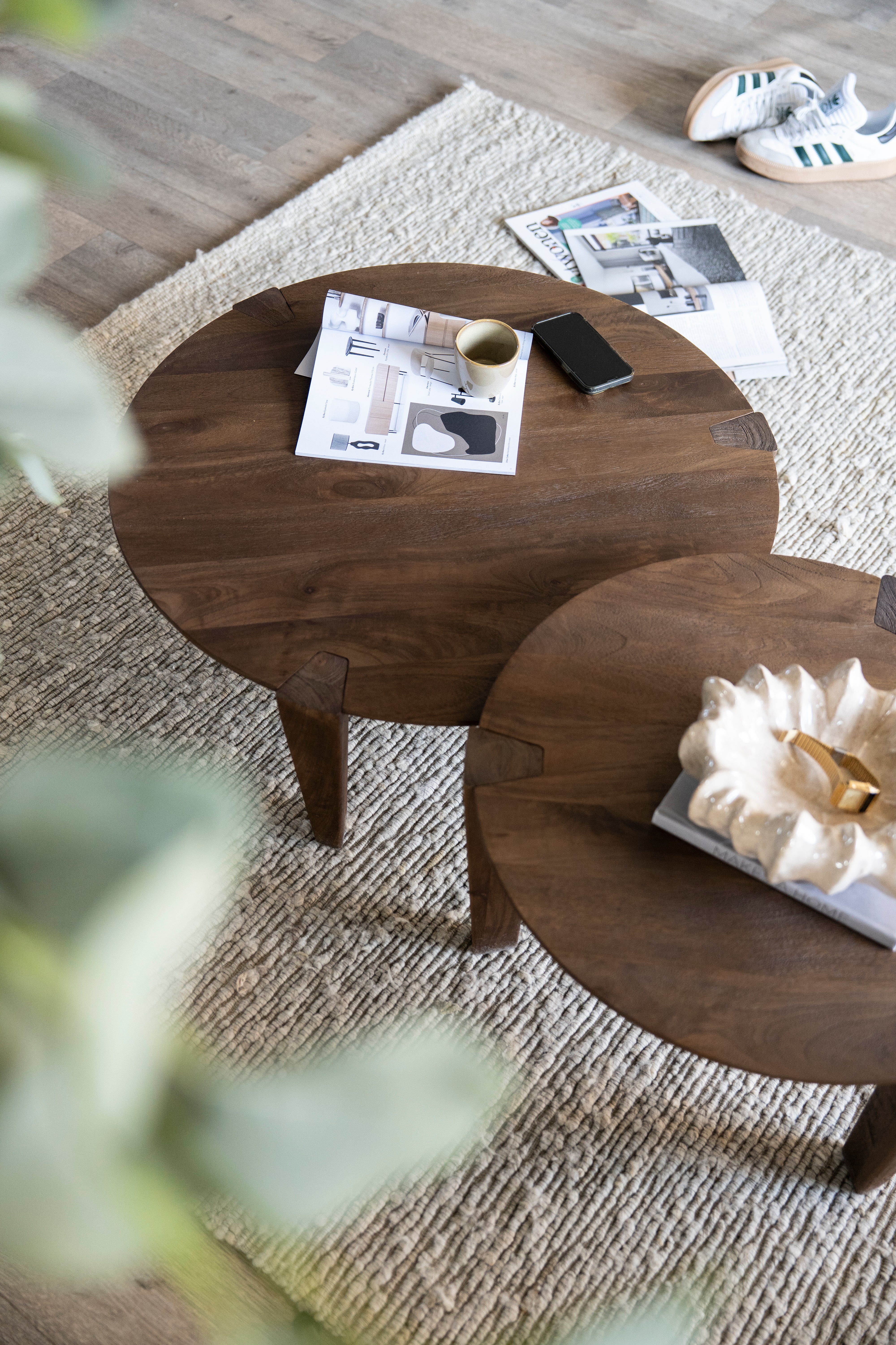 Kávový stolík DAVINA mango drevo