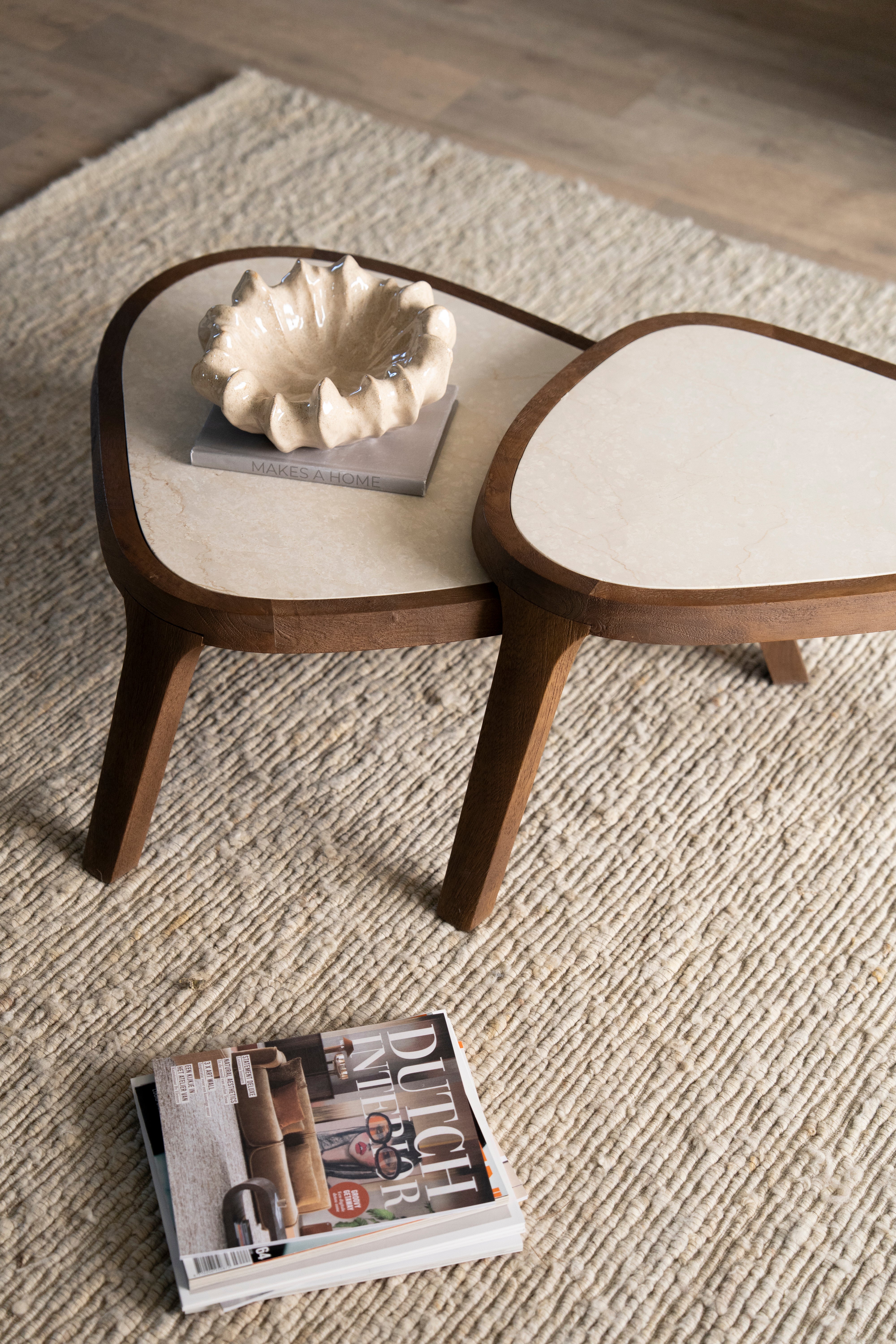 Kávový stolík FRED krémový mramor s drevenou základňou