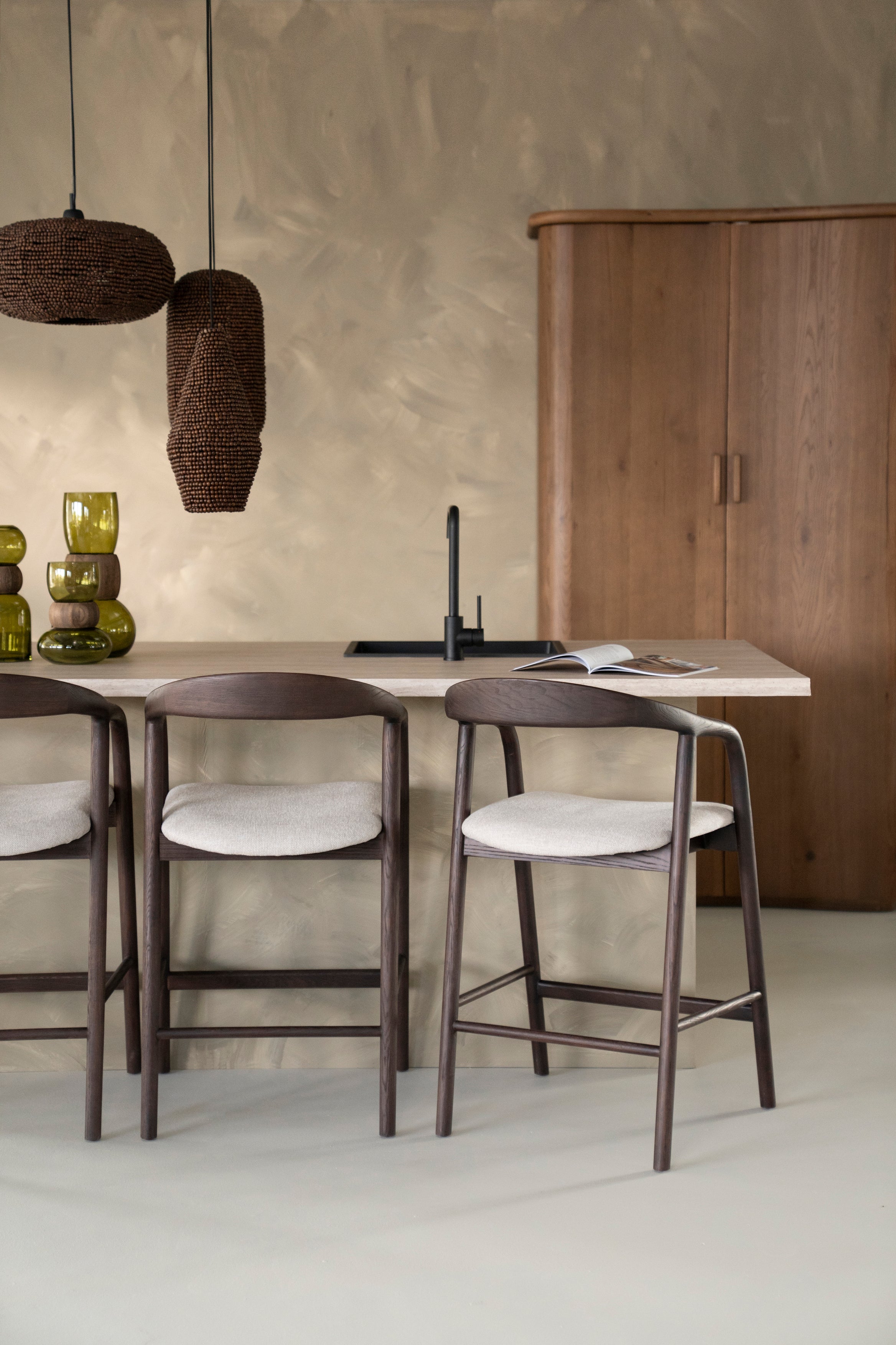 Hoker RAYVEN tmavé jaseňové drevo