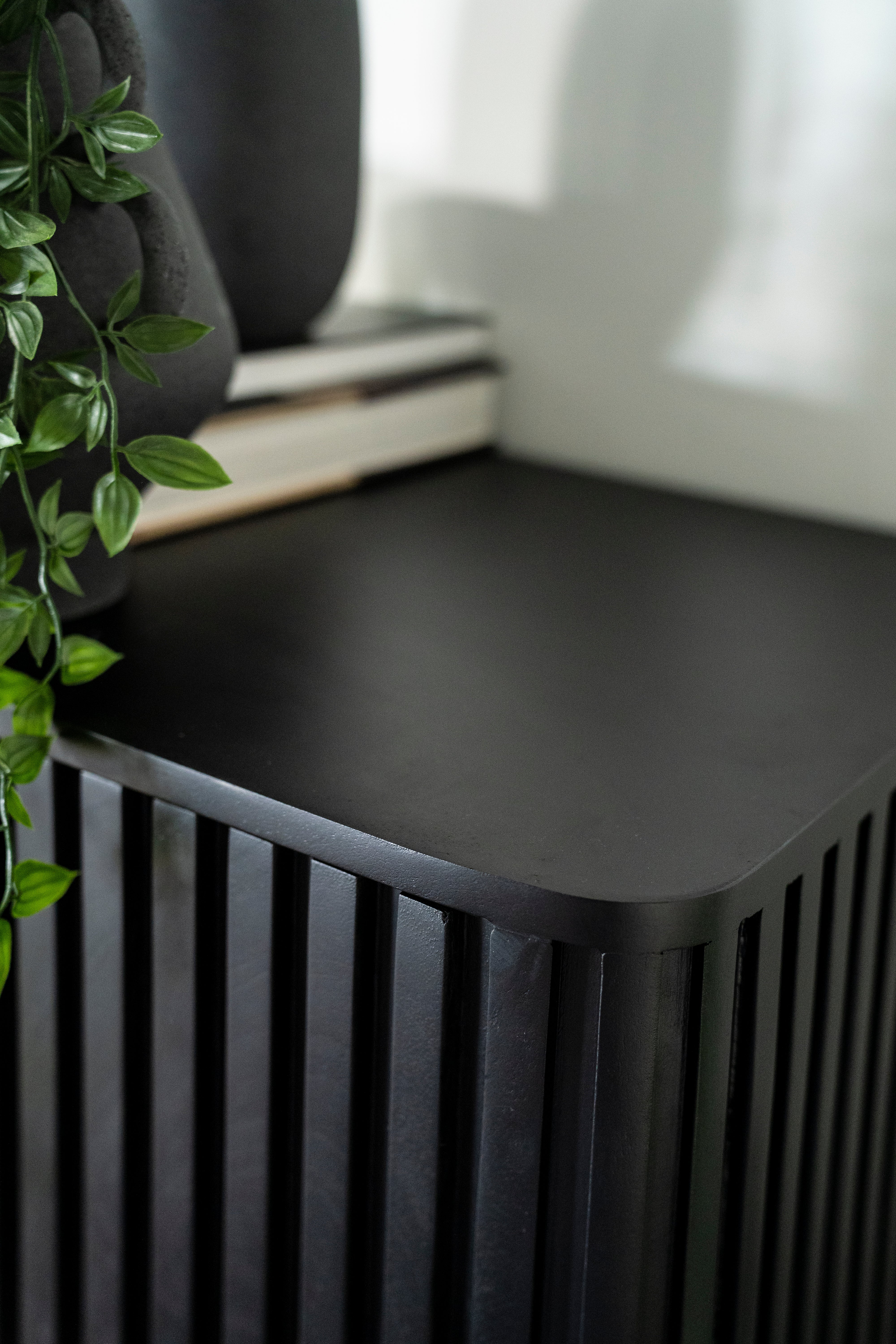 Komoda REMI čierne mango drevo