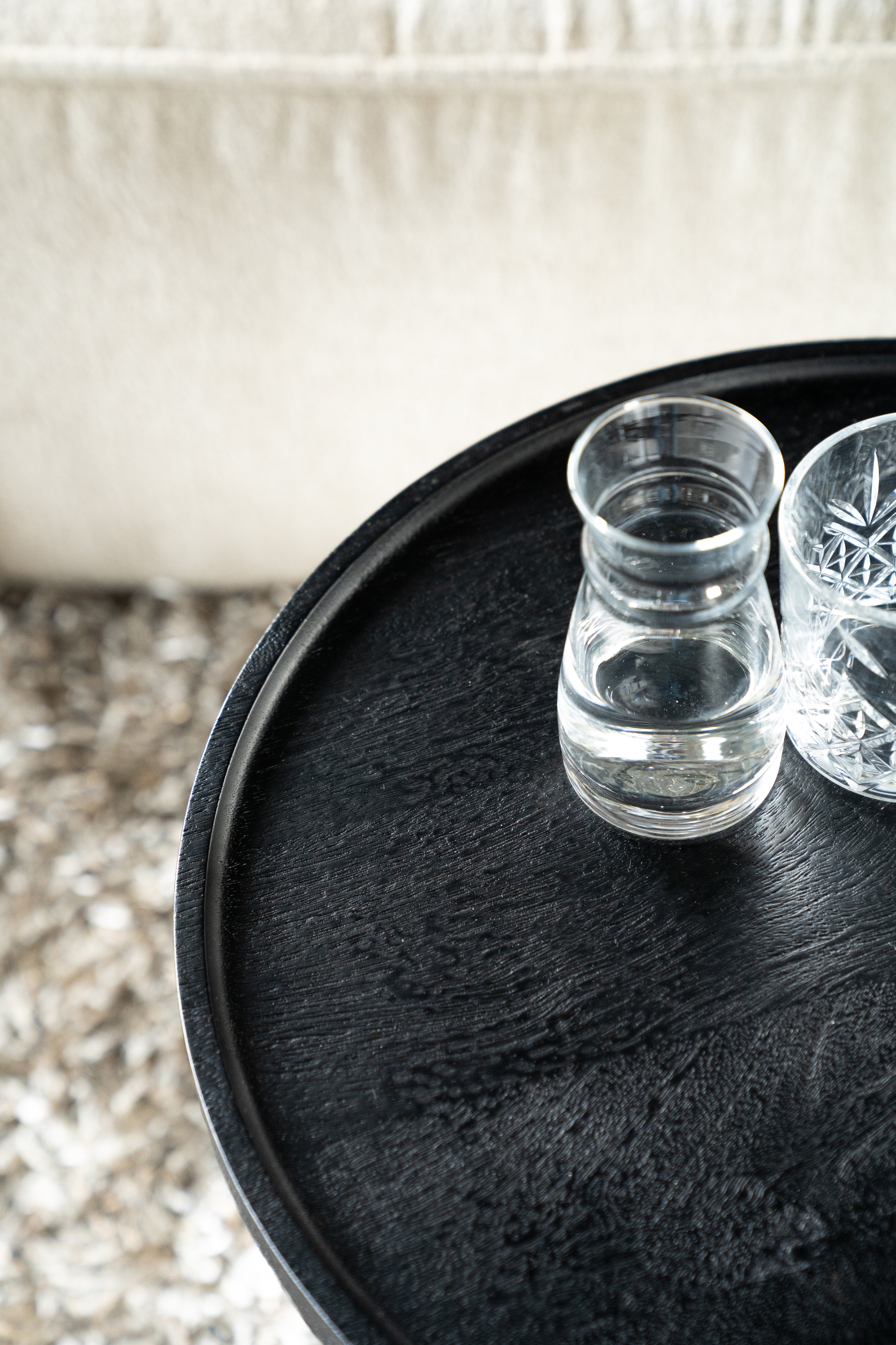 Bočný stolík RON čierne mango drevo