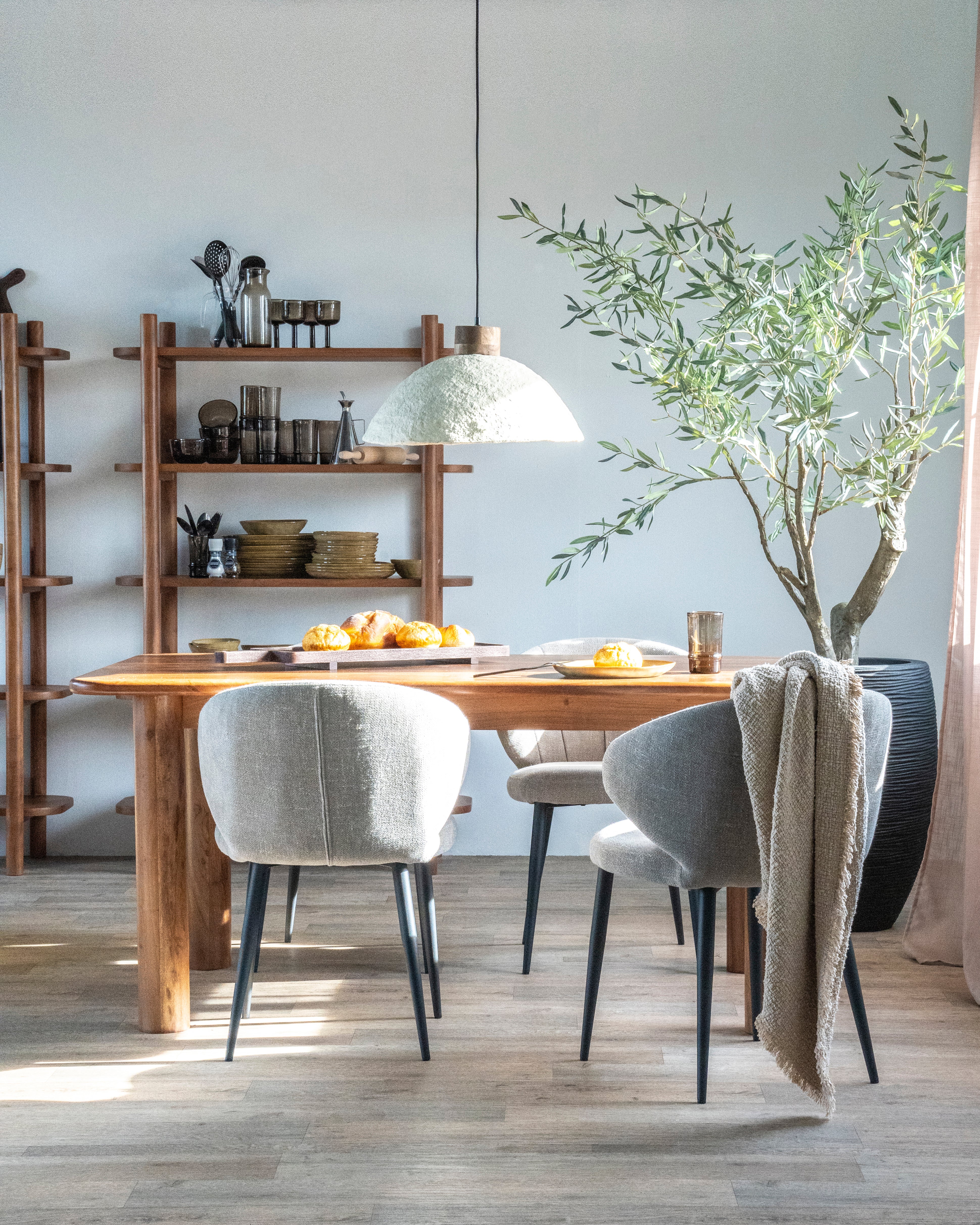 Regál JULIAN akáciové drevo