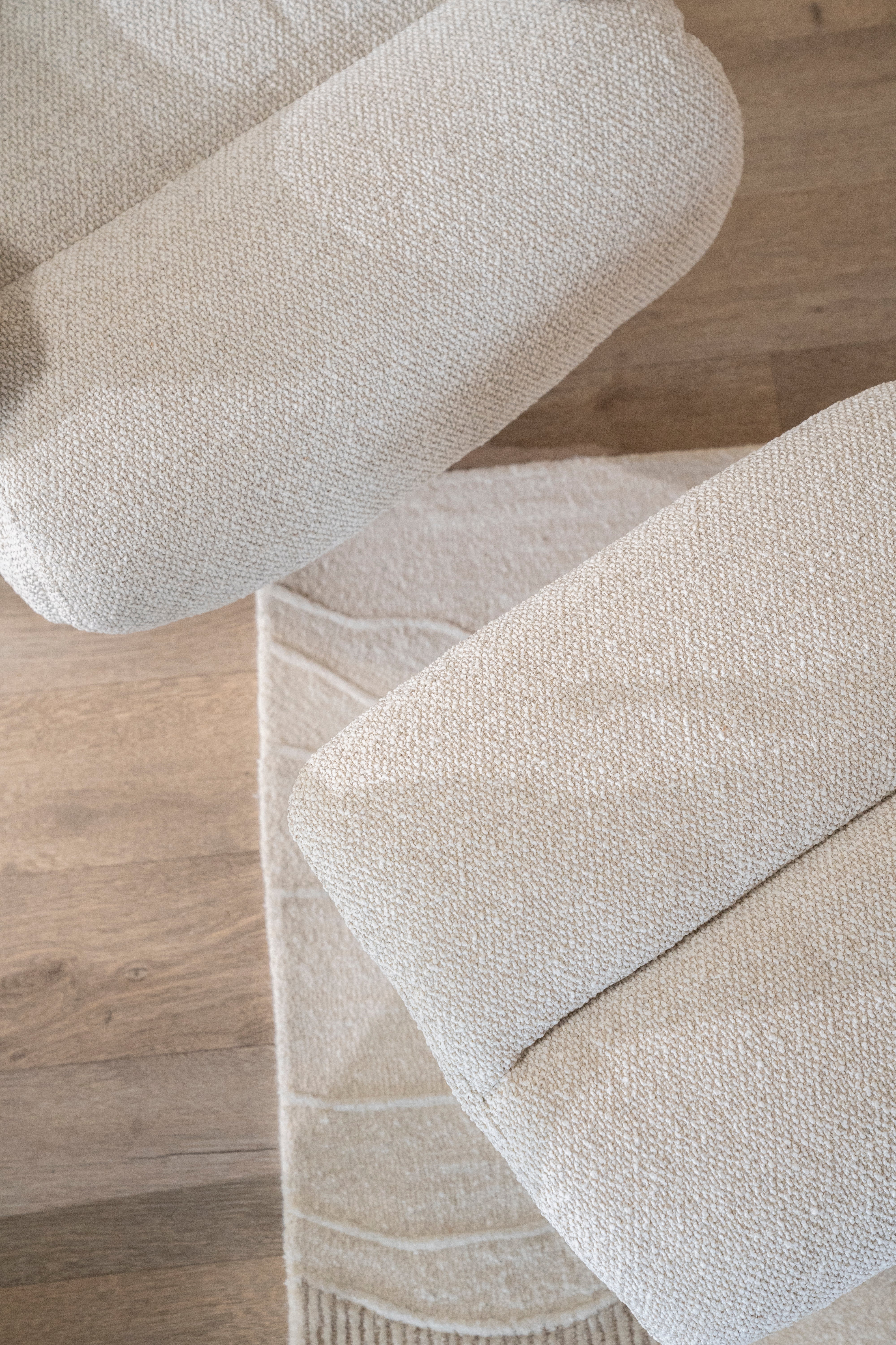 Fotel s podnožkou CALEB béžový s čiernym podstavcom