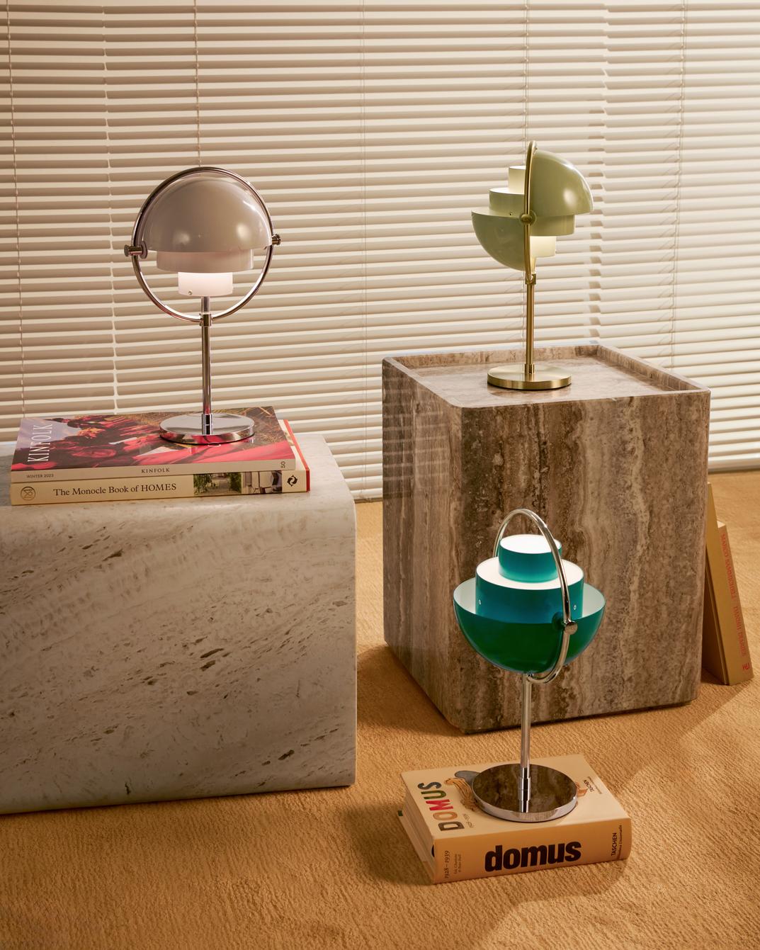 Prenosná lampa MULTI-LITE lila s chrómovým podstavcom