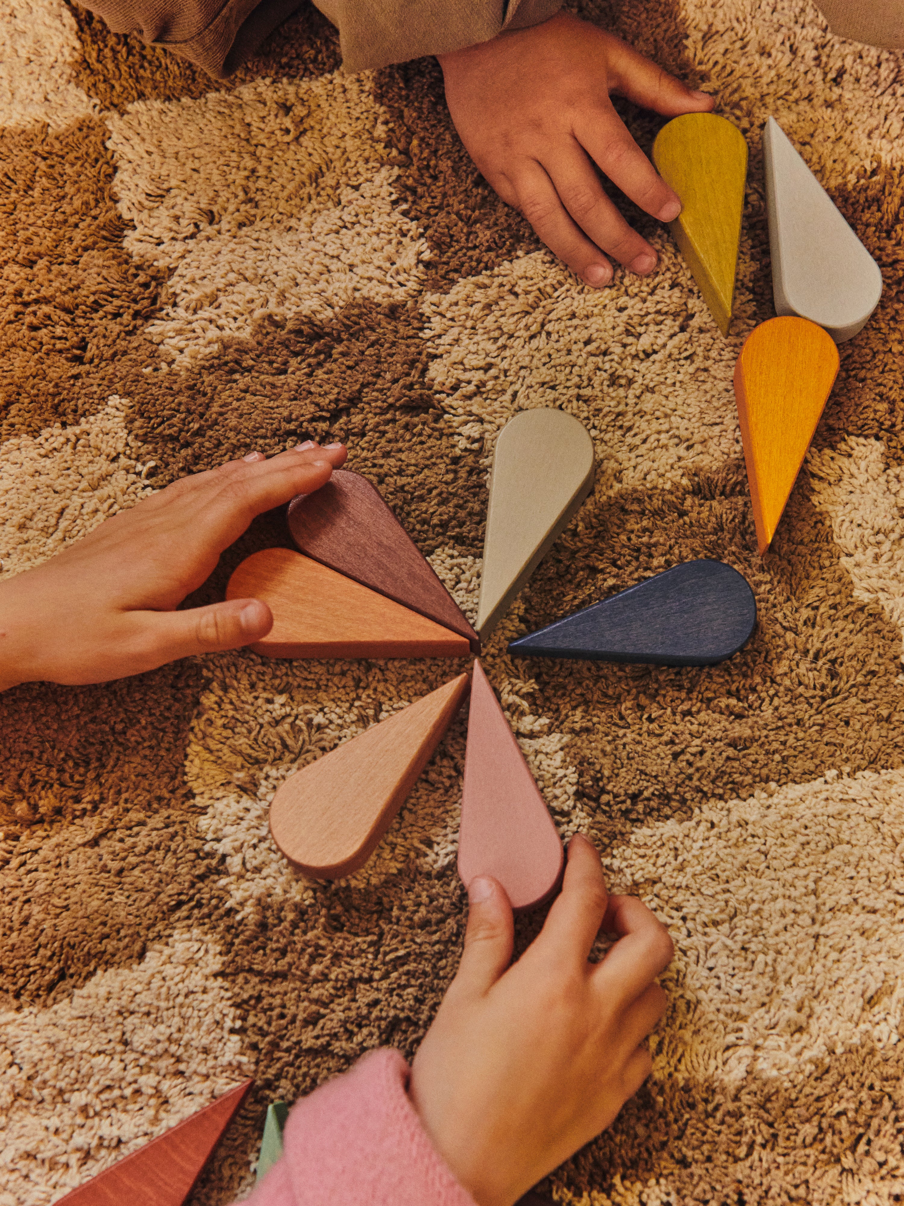 MARA brown carpet with sand