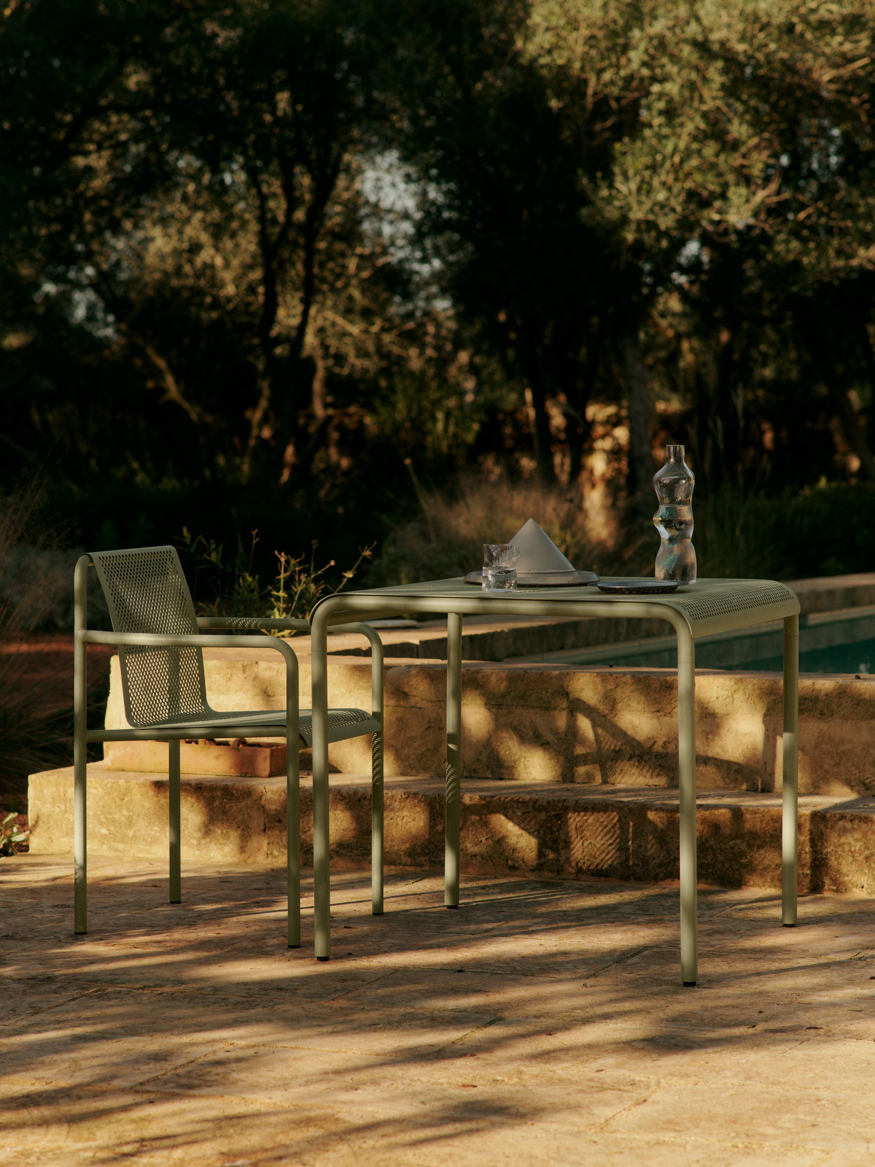 DAPPLE matcha square garden table