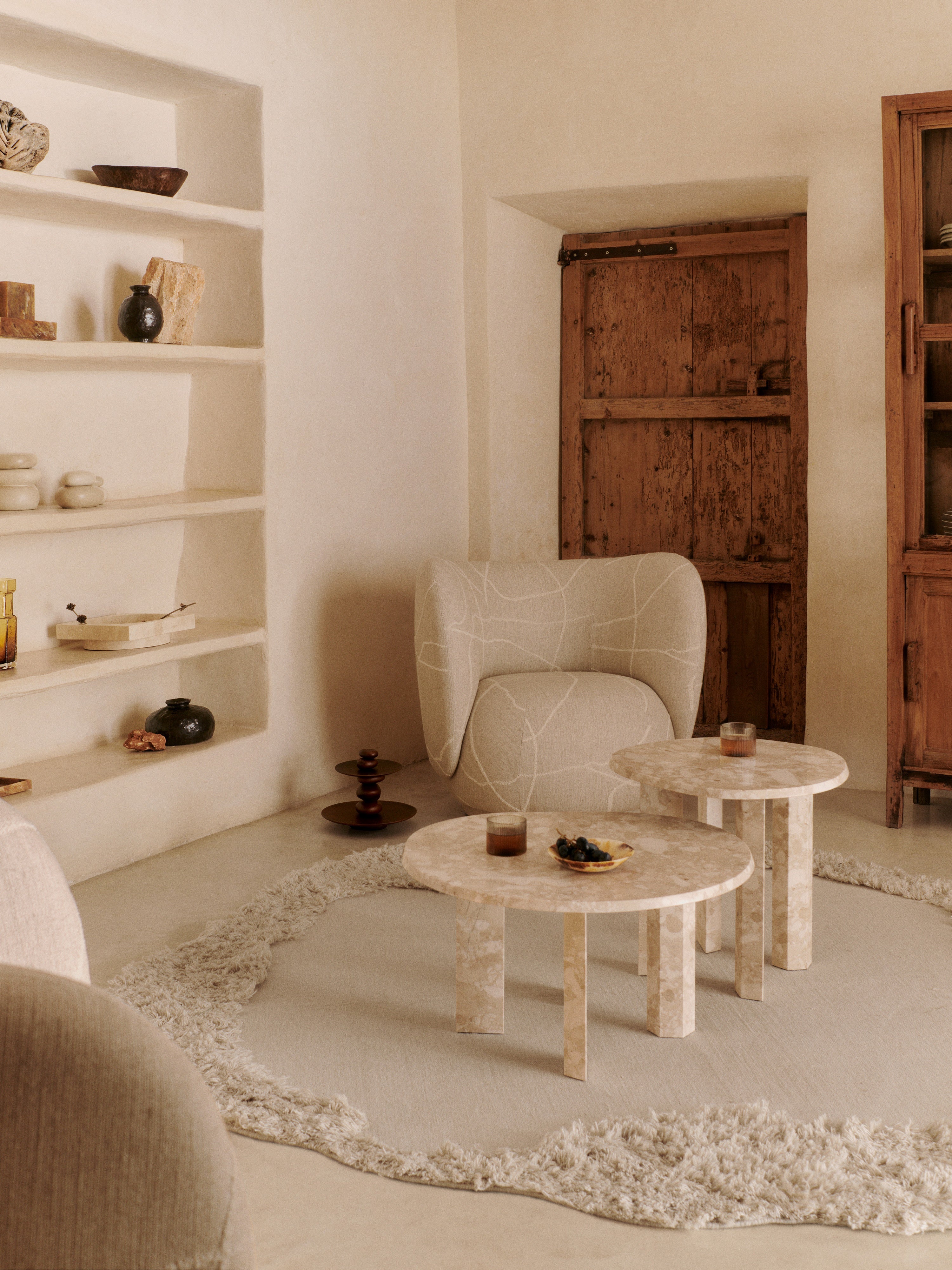 Oval outdoor rug NORTE broken white with long pile