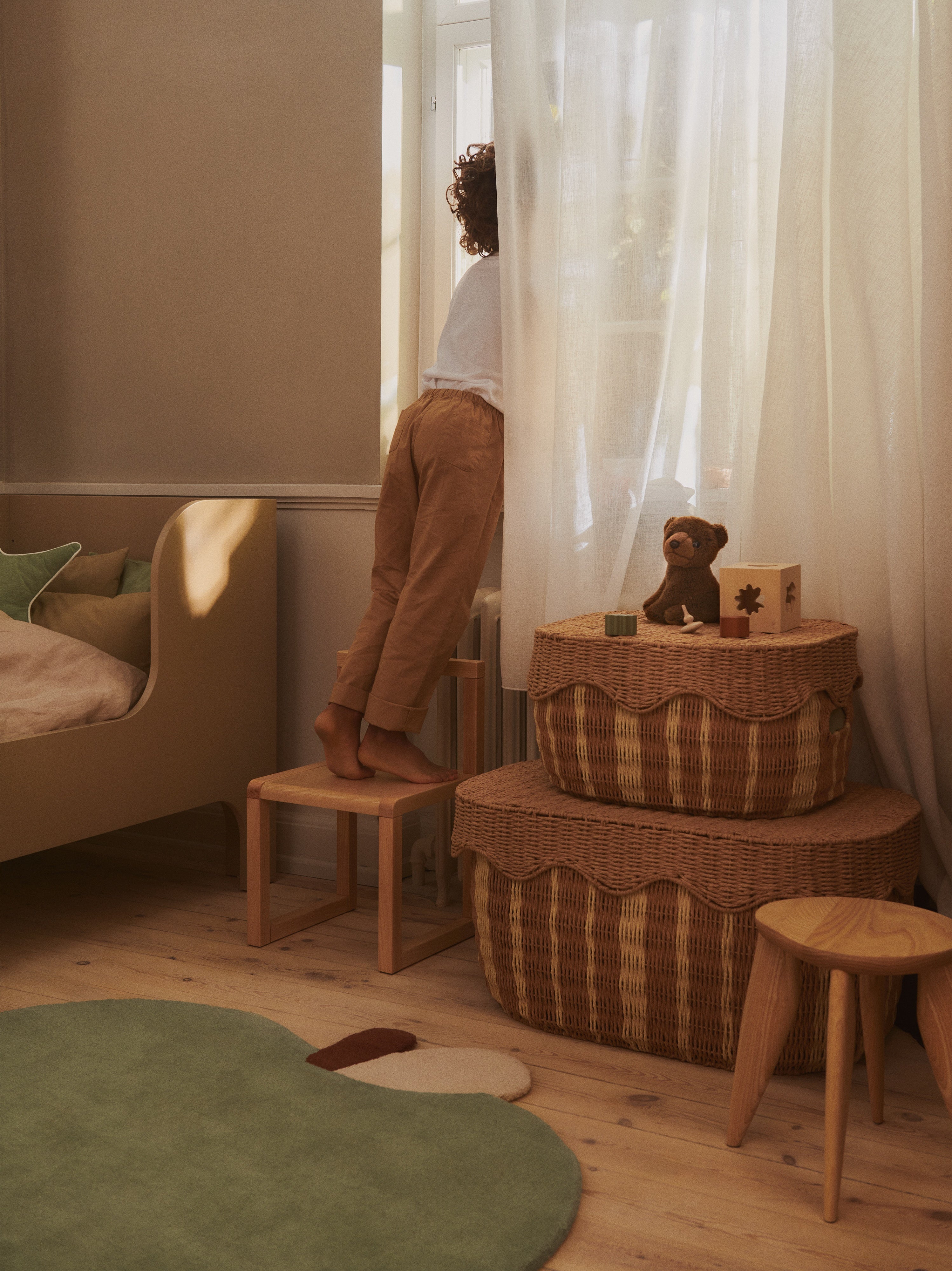 Detský koberec APPLE zelený s tehlovou a béžovou