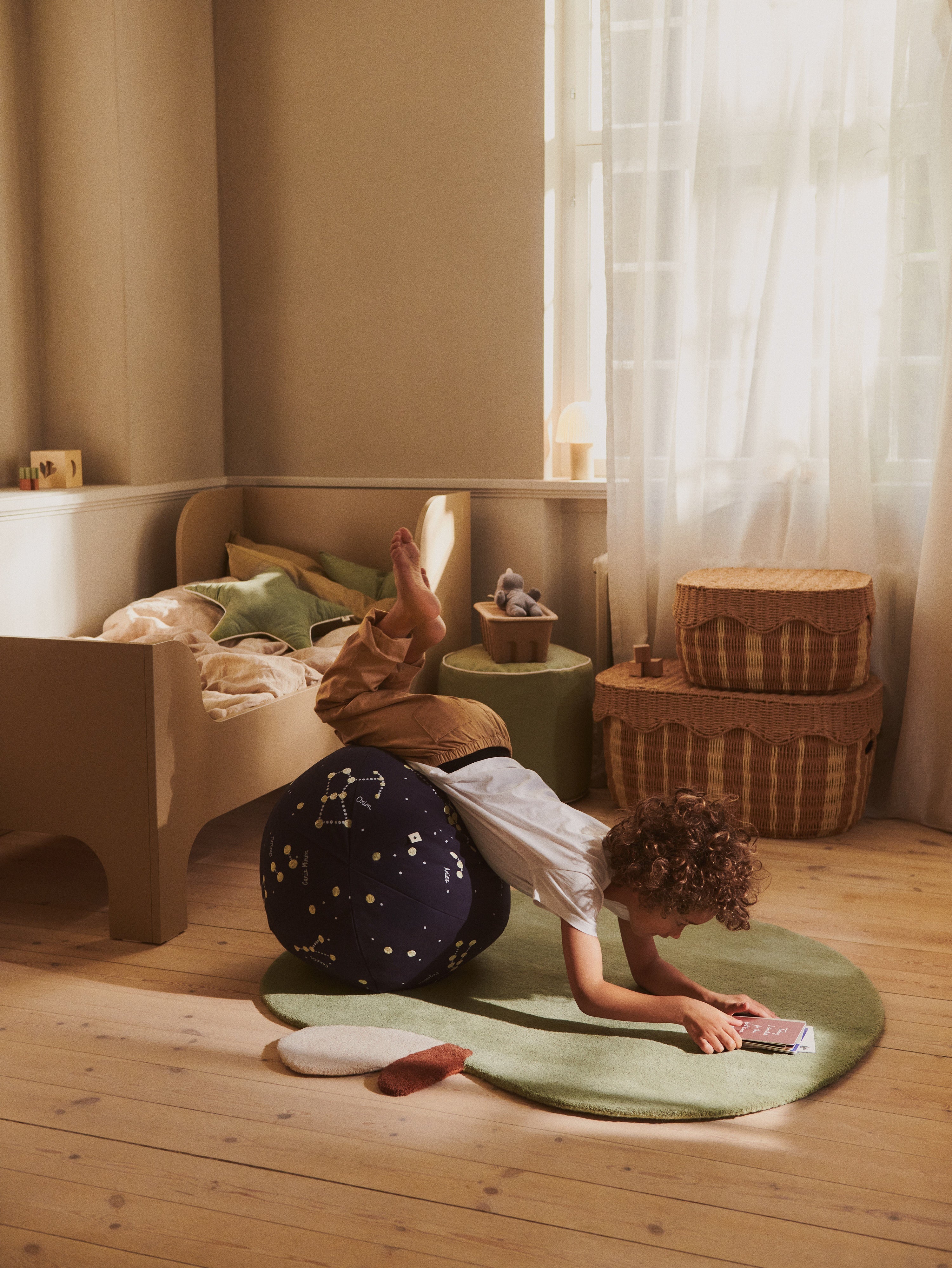 Detský koberec APPLE zelený s tehlovou a béžovou