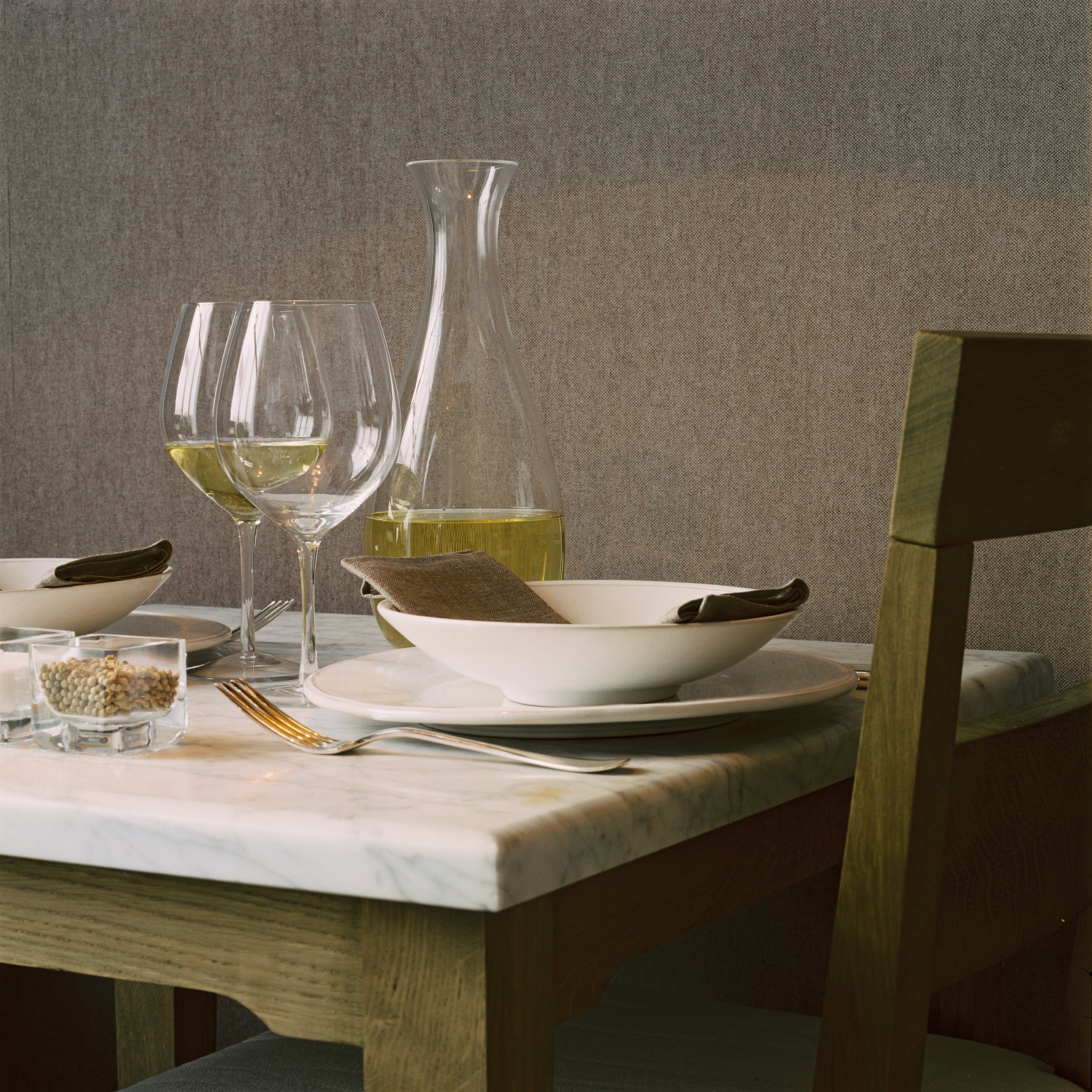 Textured wallpaper resembling canvas LIN taupe