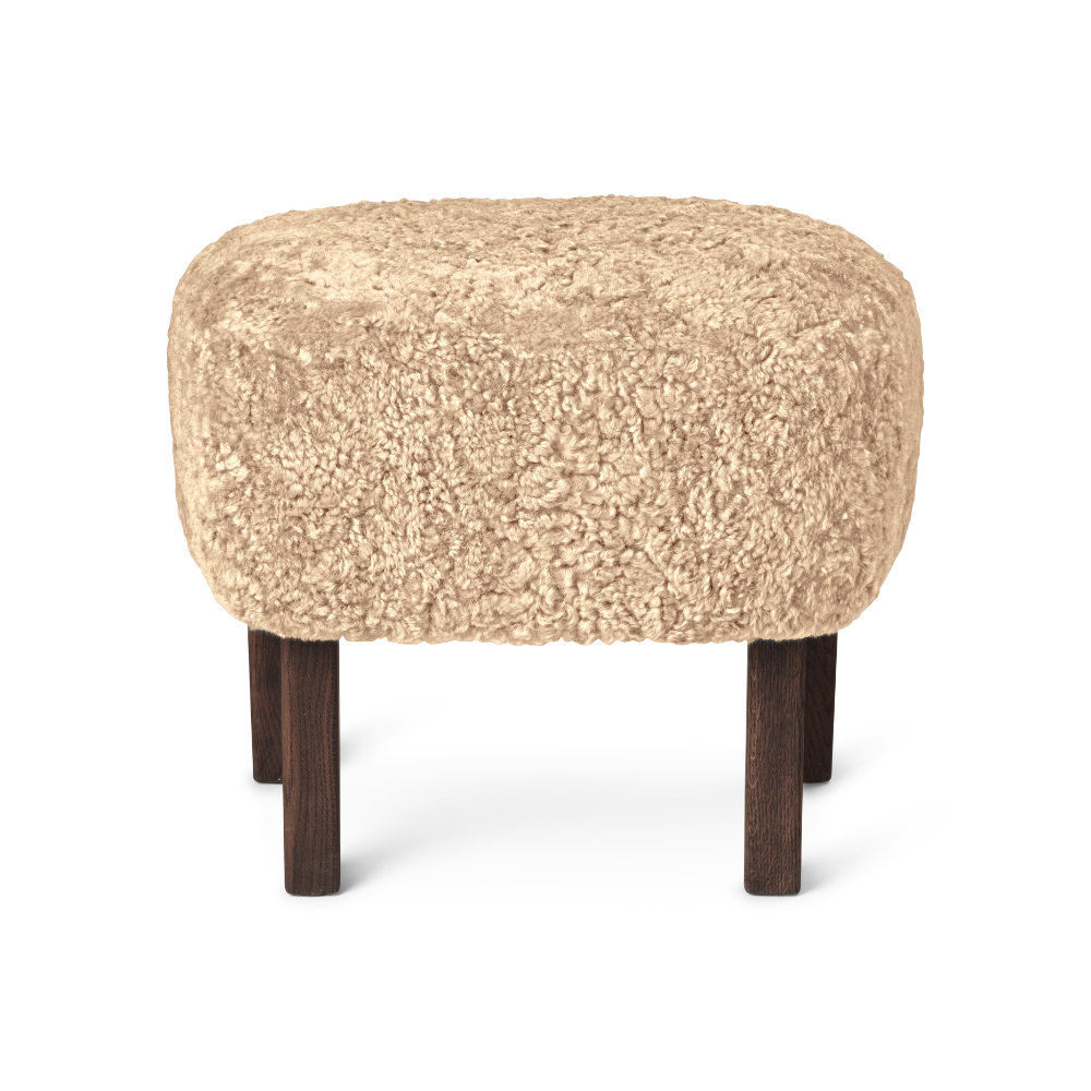 Podnožník INGEBORG béžová ovčia koža s tmavým dubovým podstavcom