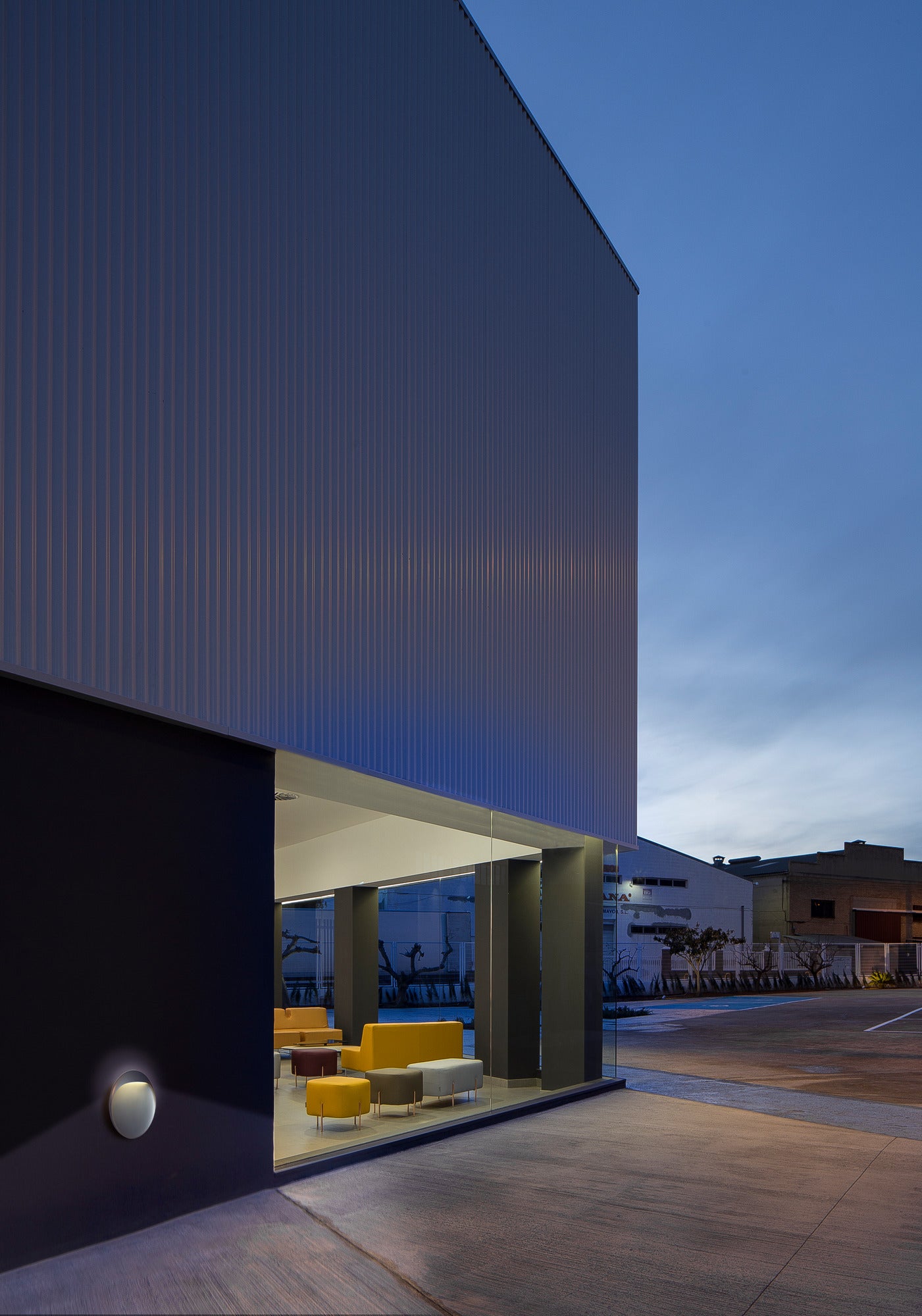 Nástenná lampa FLINDT hliníková