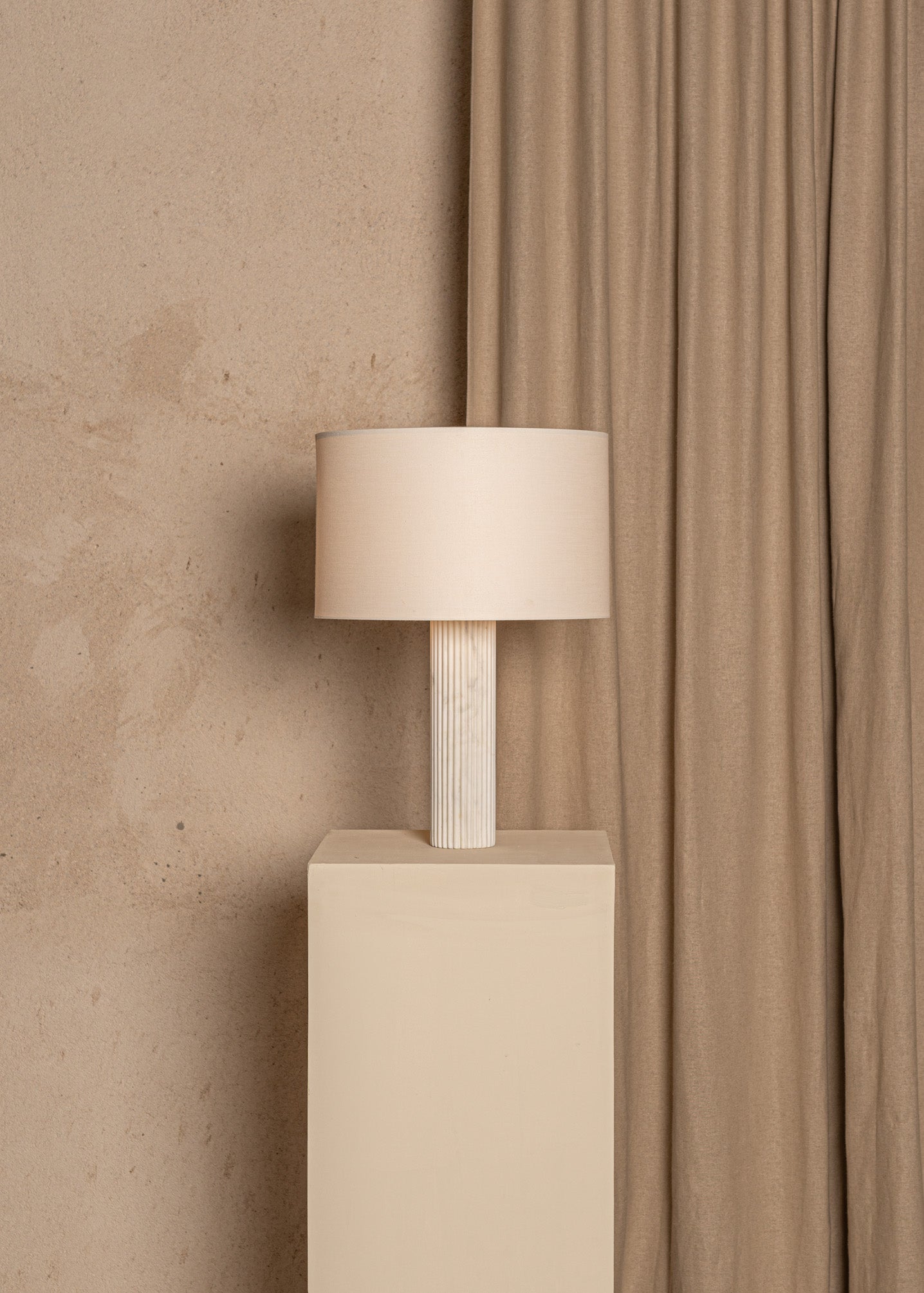 FLUTA Table Lamp White Marble