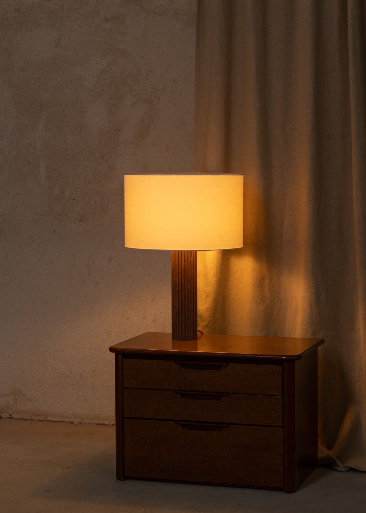 Table lamp FLUTA walnut wood