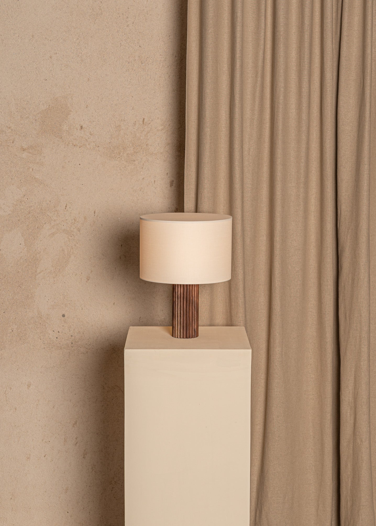FLUTITA table lamp walnut wood
