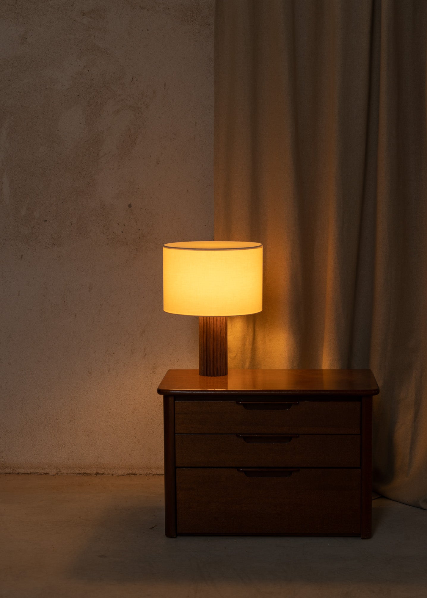 FLUTITA table lamp walnut wood