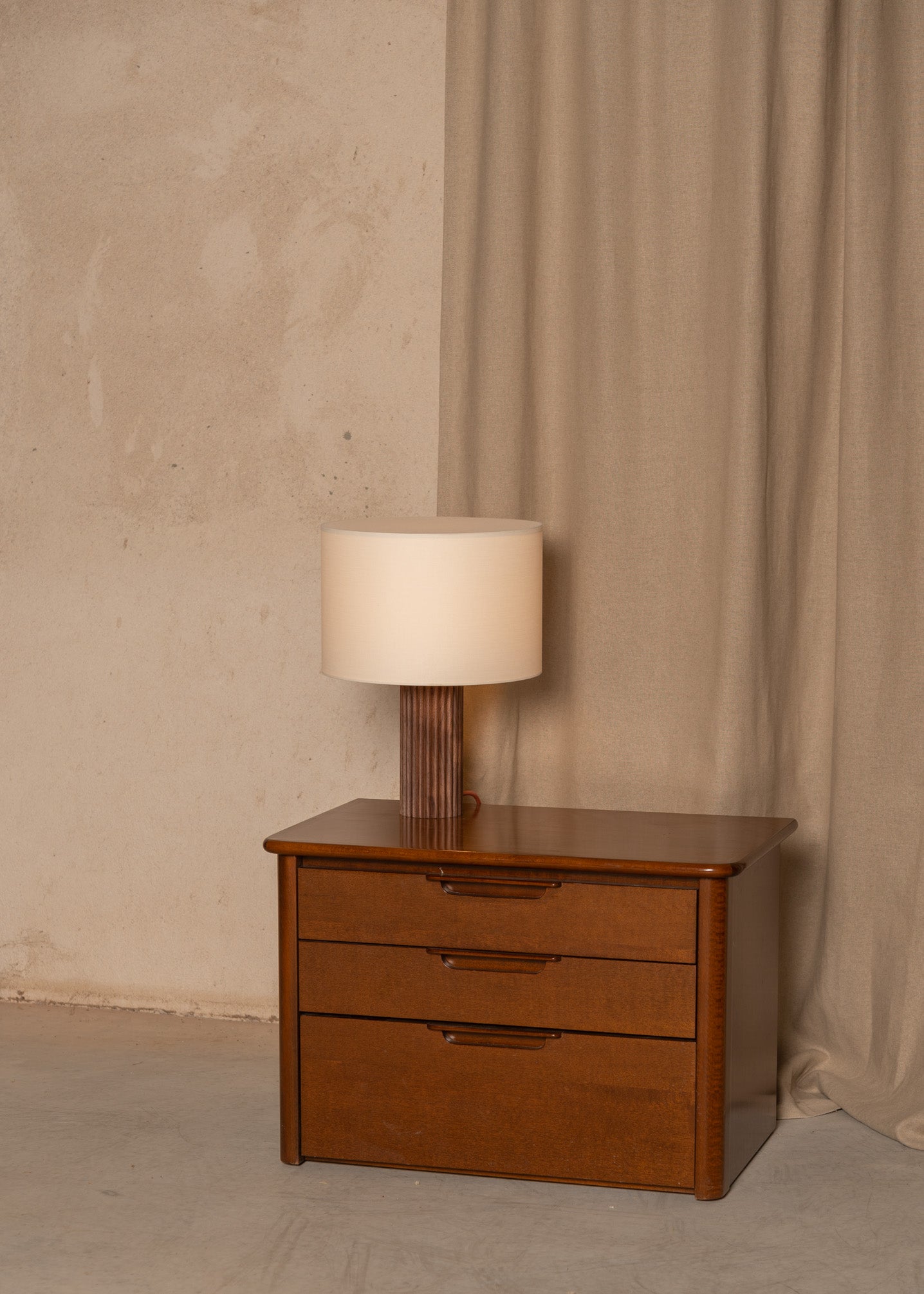 FLUTITA table lamp walnut wood