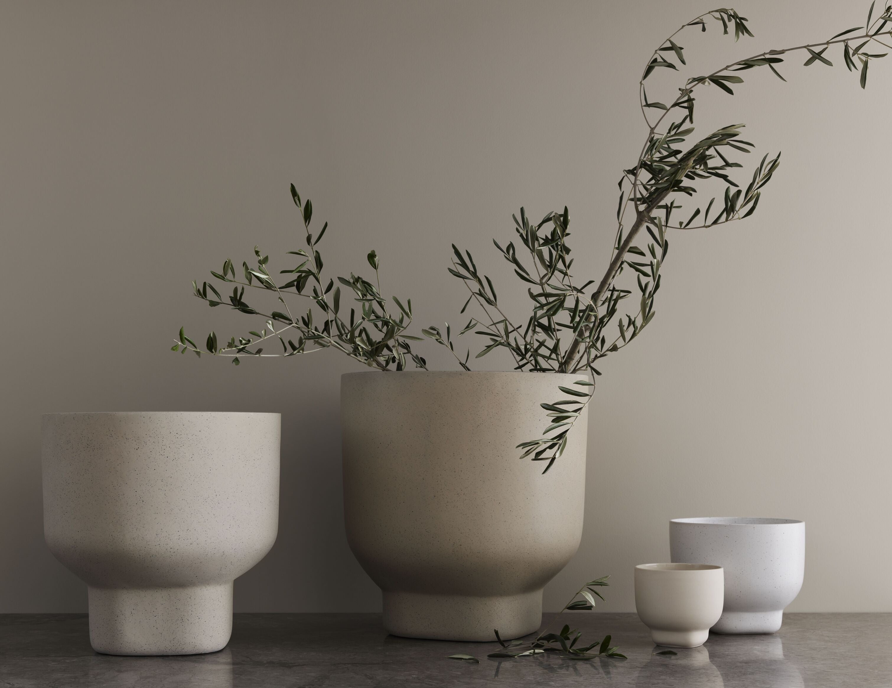 Kvetináč FORMA biely