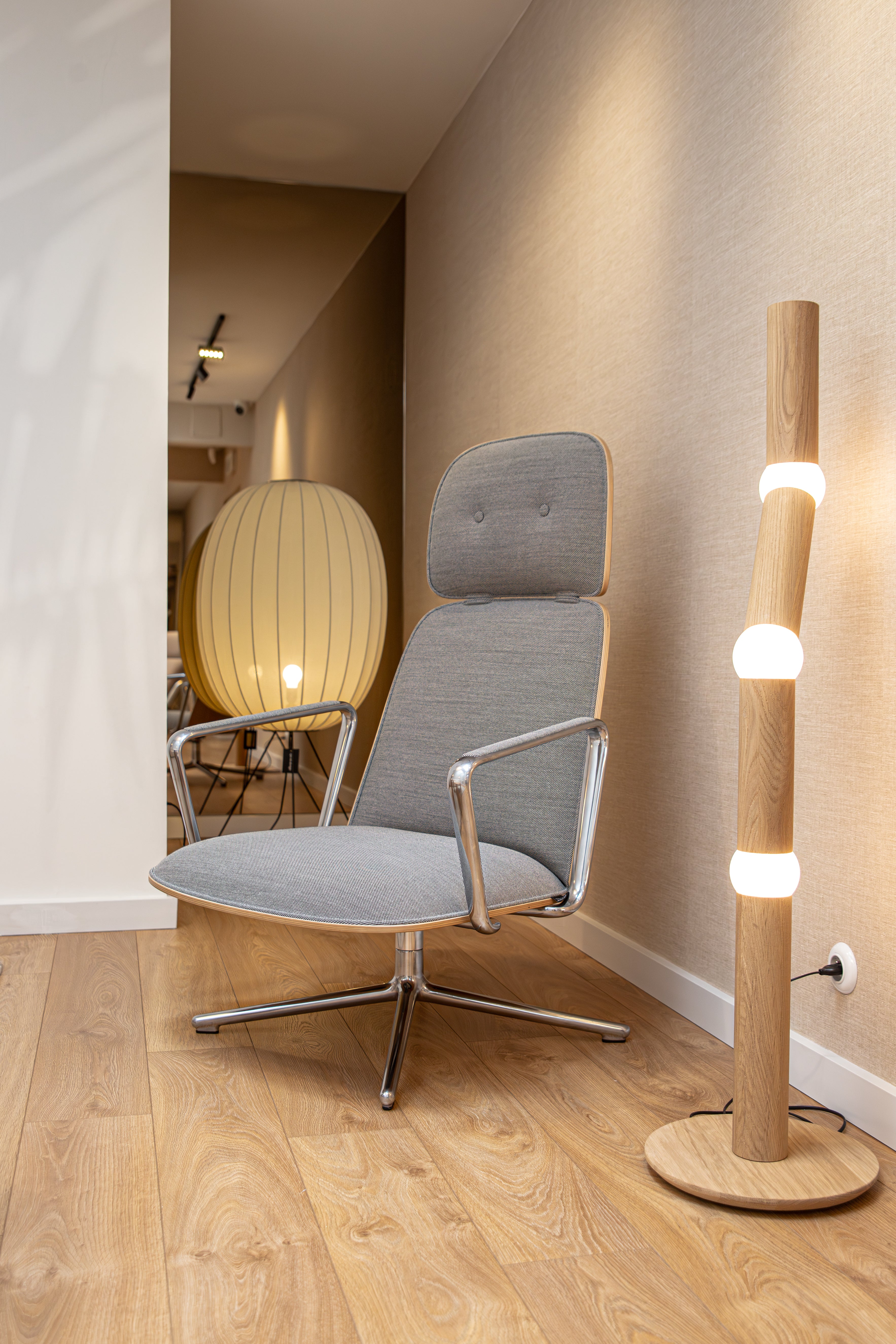 Fotel PAD HIGH SWIVEL s hliníkovou základňou - poekspozíčný