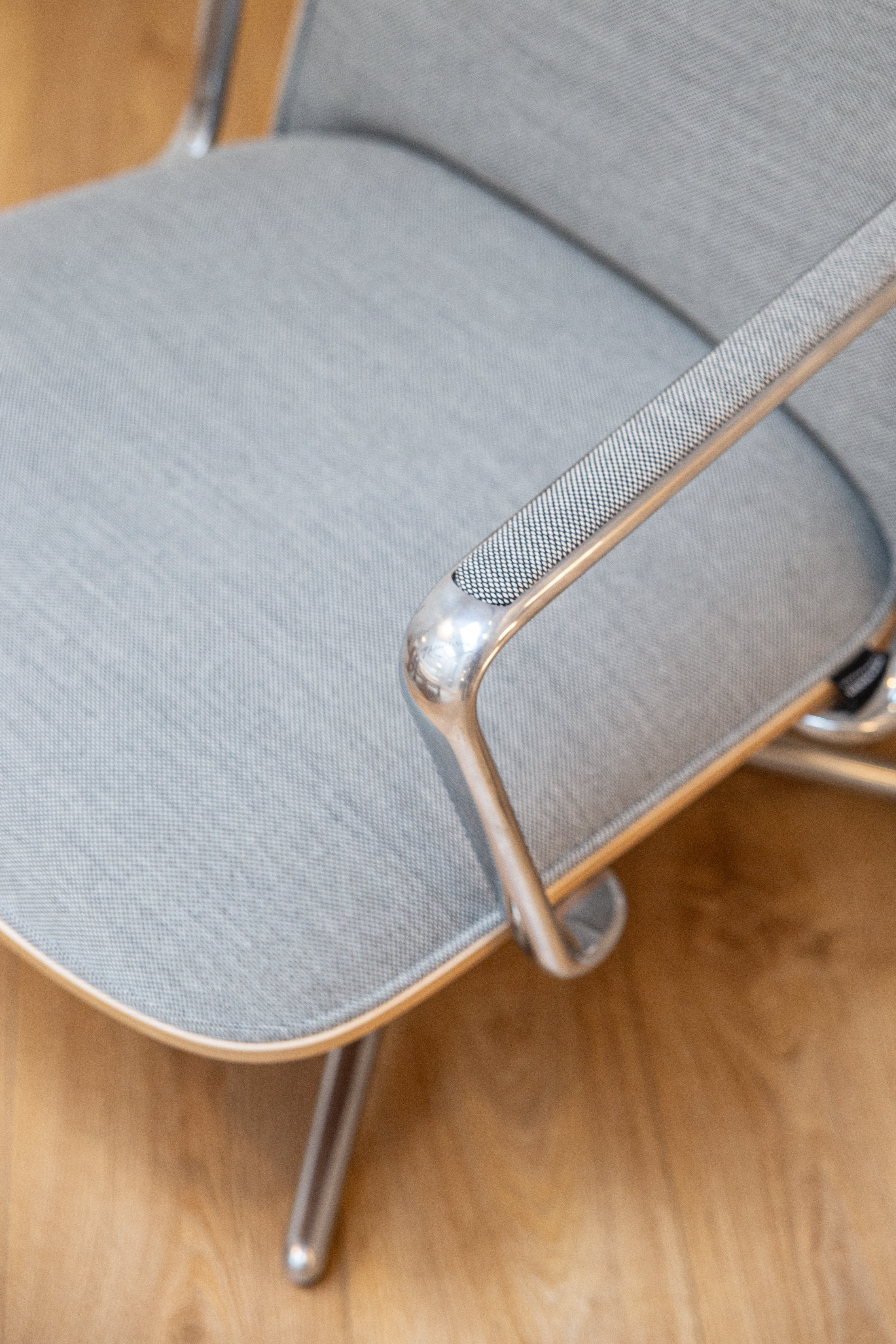 Fotel PAD HIGH SWIVEL s hliníkovou základňou - poekspozíčný