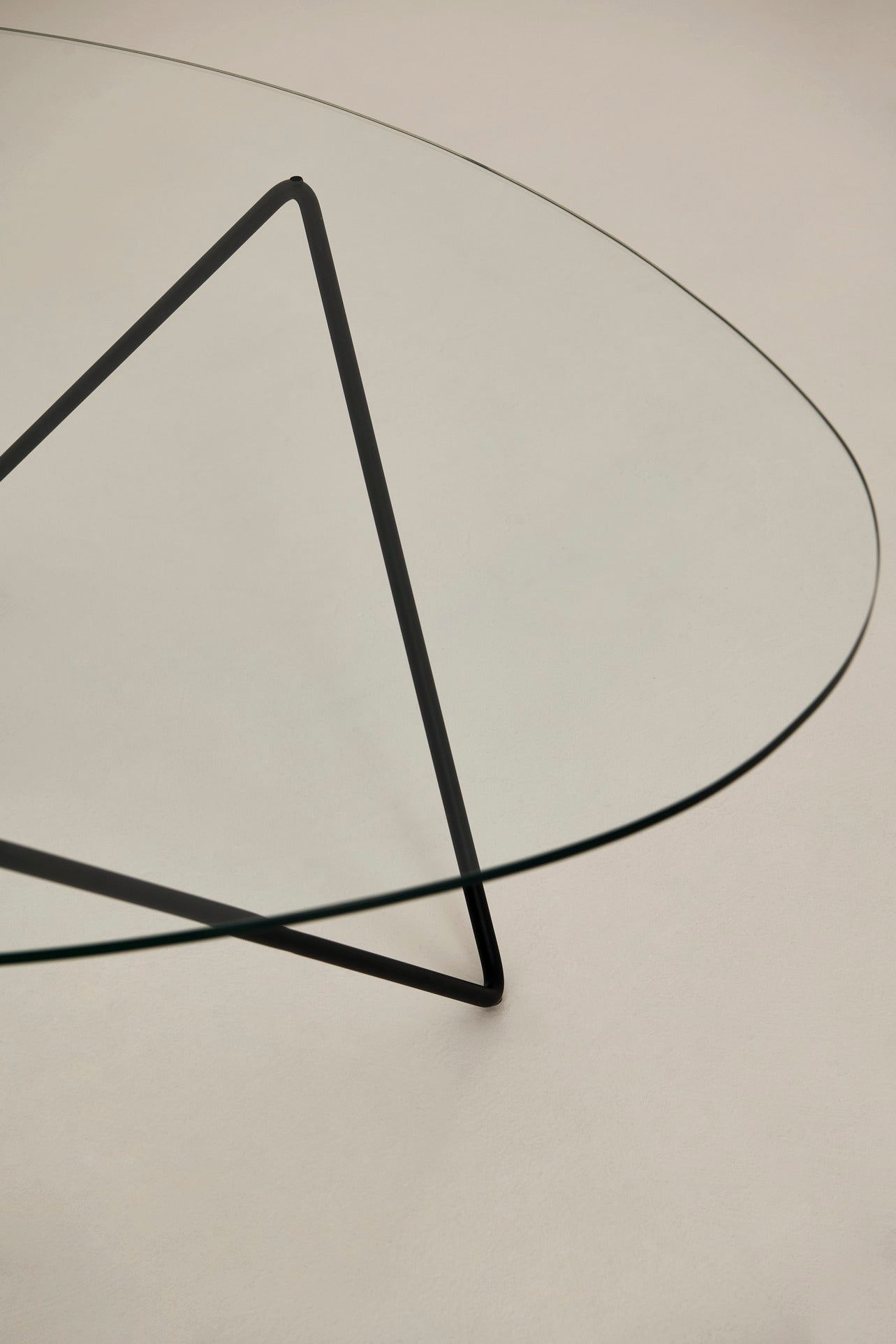 PEDRERA Coffee Table with Smooth Glass and Black Base