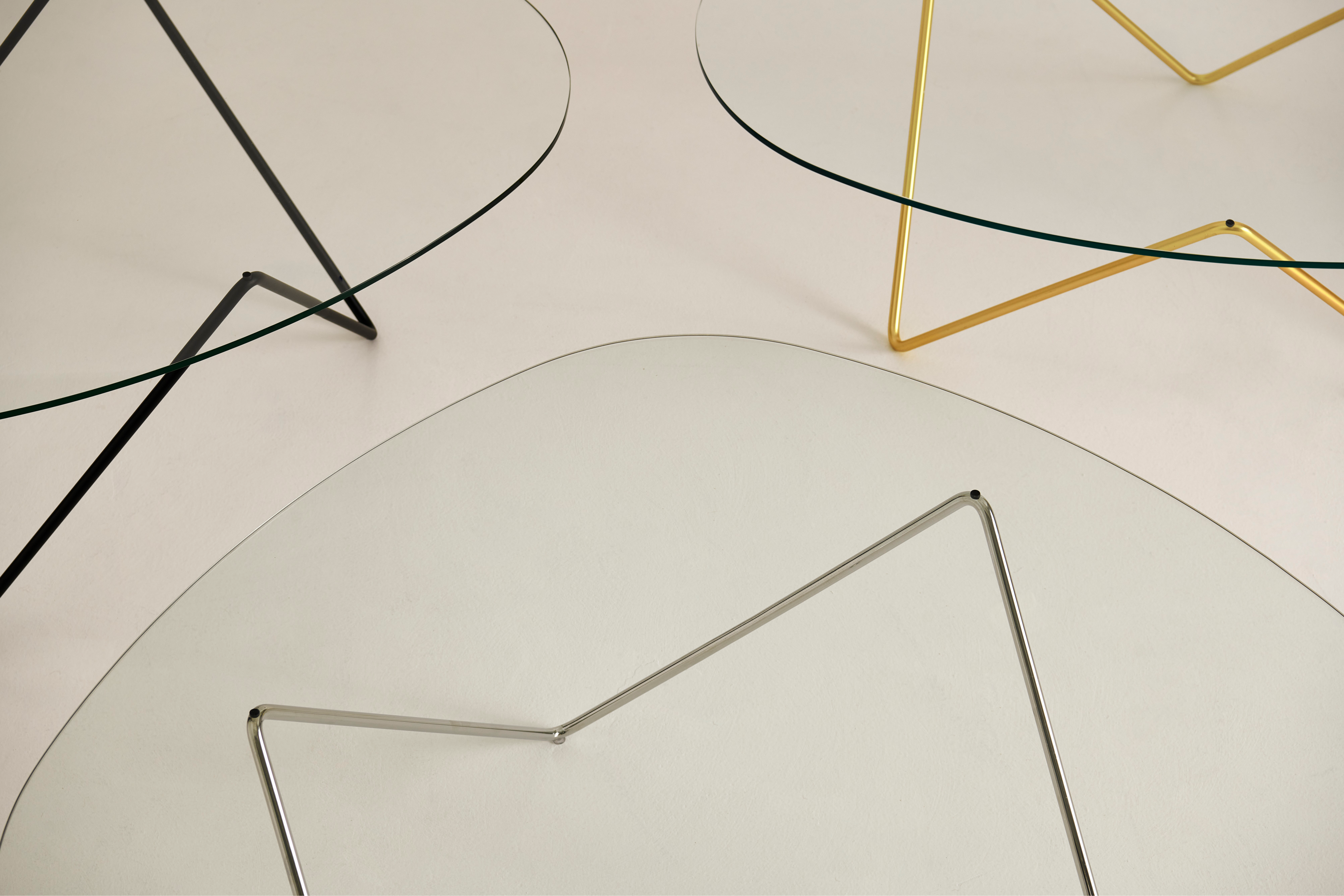 Kávový stolík PEDRERA, priehľadné sklo s mosadznou základňou