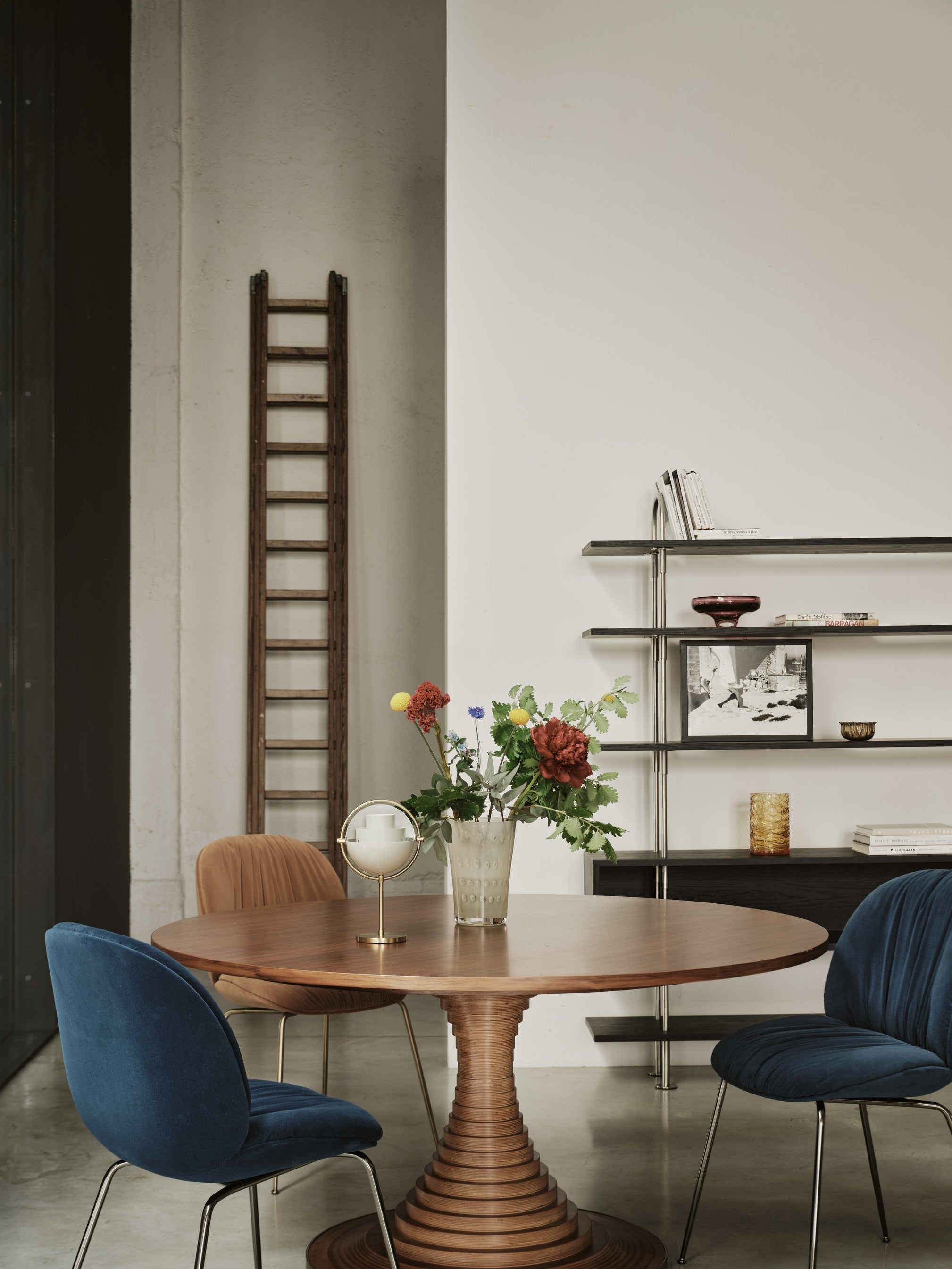 Round table TAVOLO walnut wood