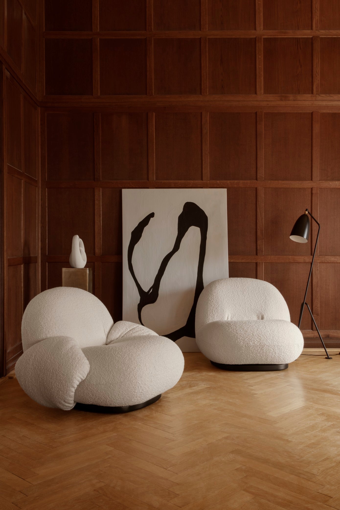 PACHA Armchair with Armrests Upholstered with Black Base