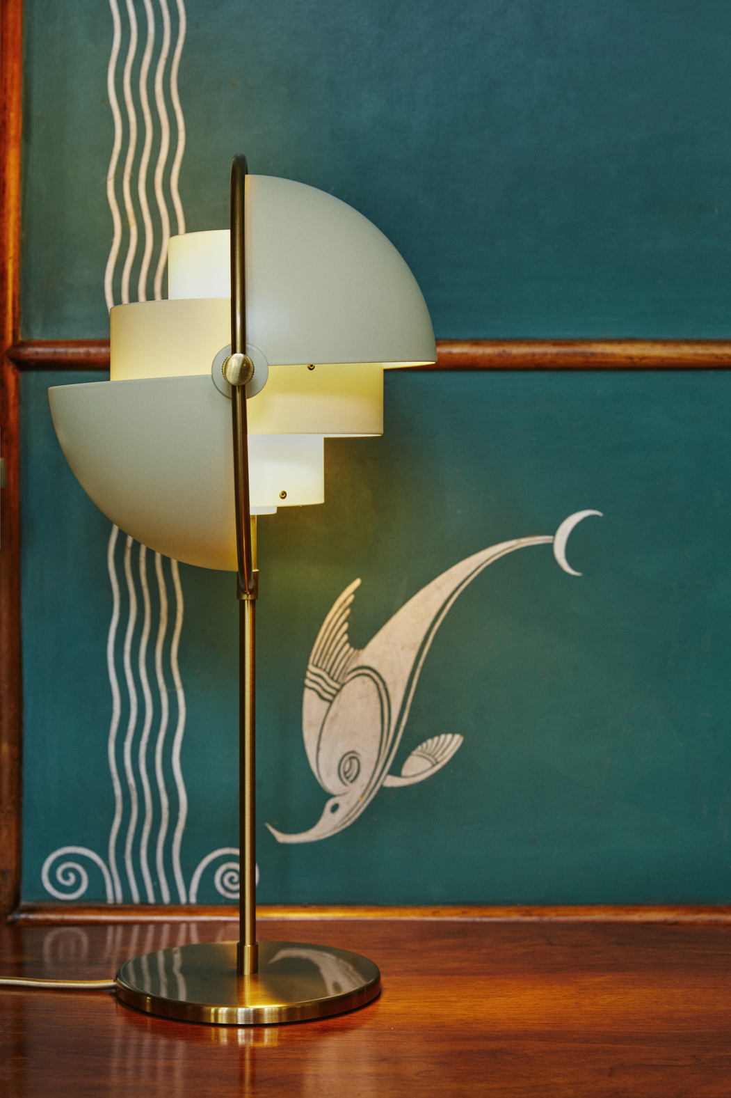 Stolná lampa MULTI-LITE svetlozelená s mosadzným podstavcom