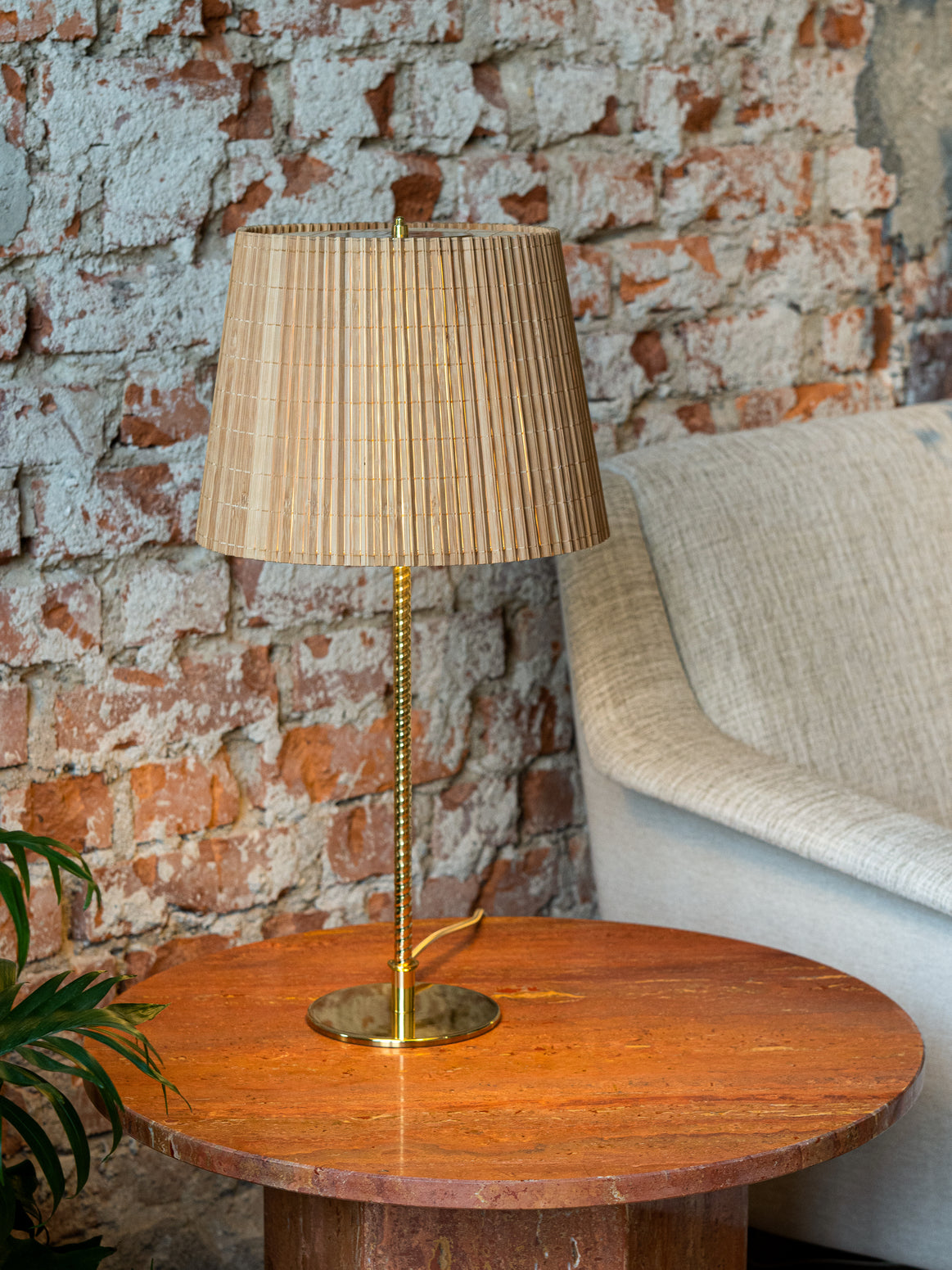Stolná lampa 9205 s bambusovým tienidlo a zlatým podstavcom