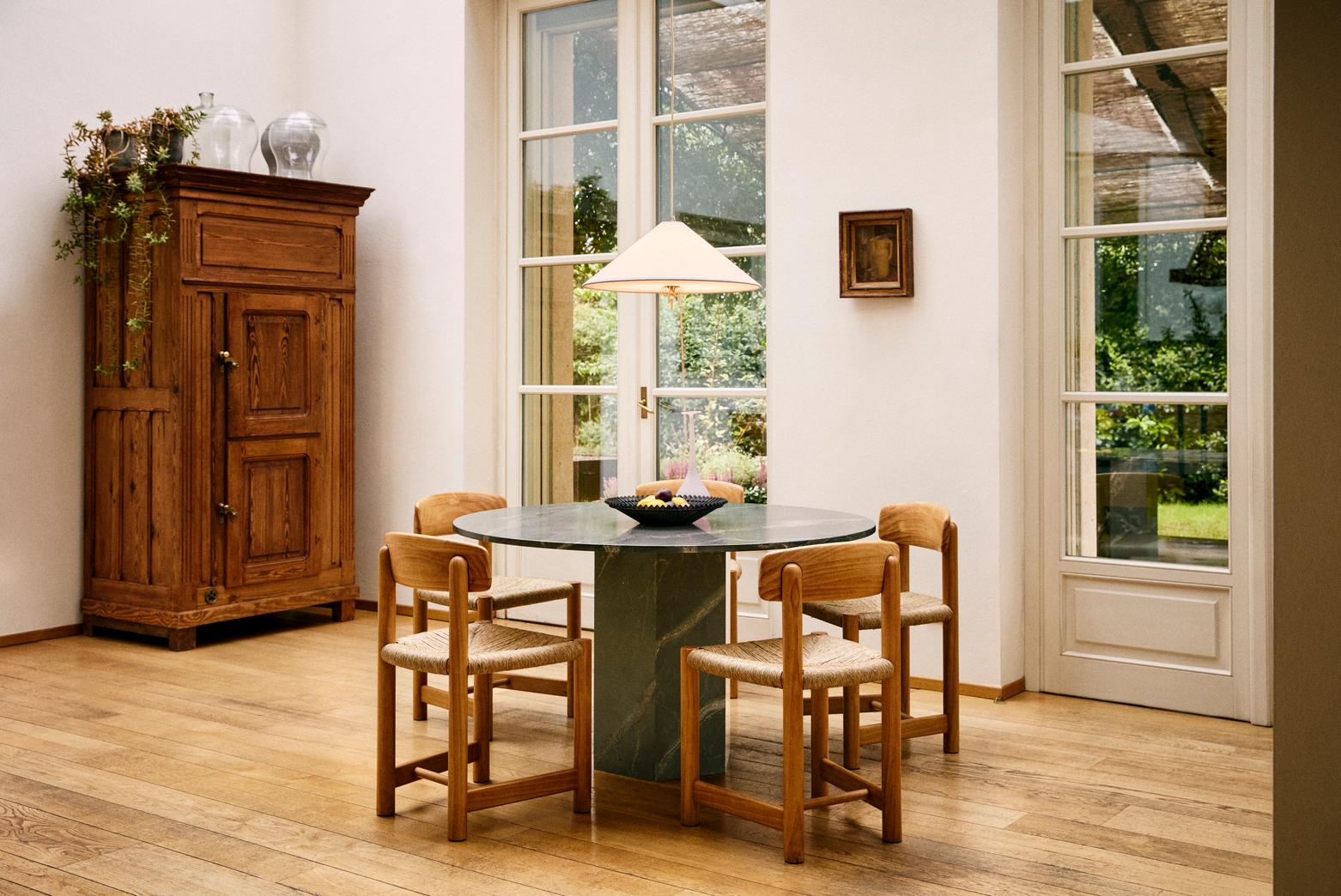 Zelený okrúhly záhradný stôl EPIC z kremeňa