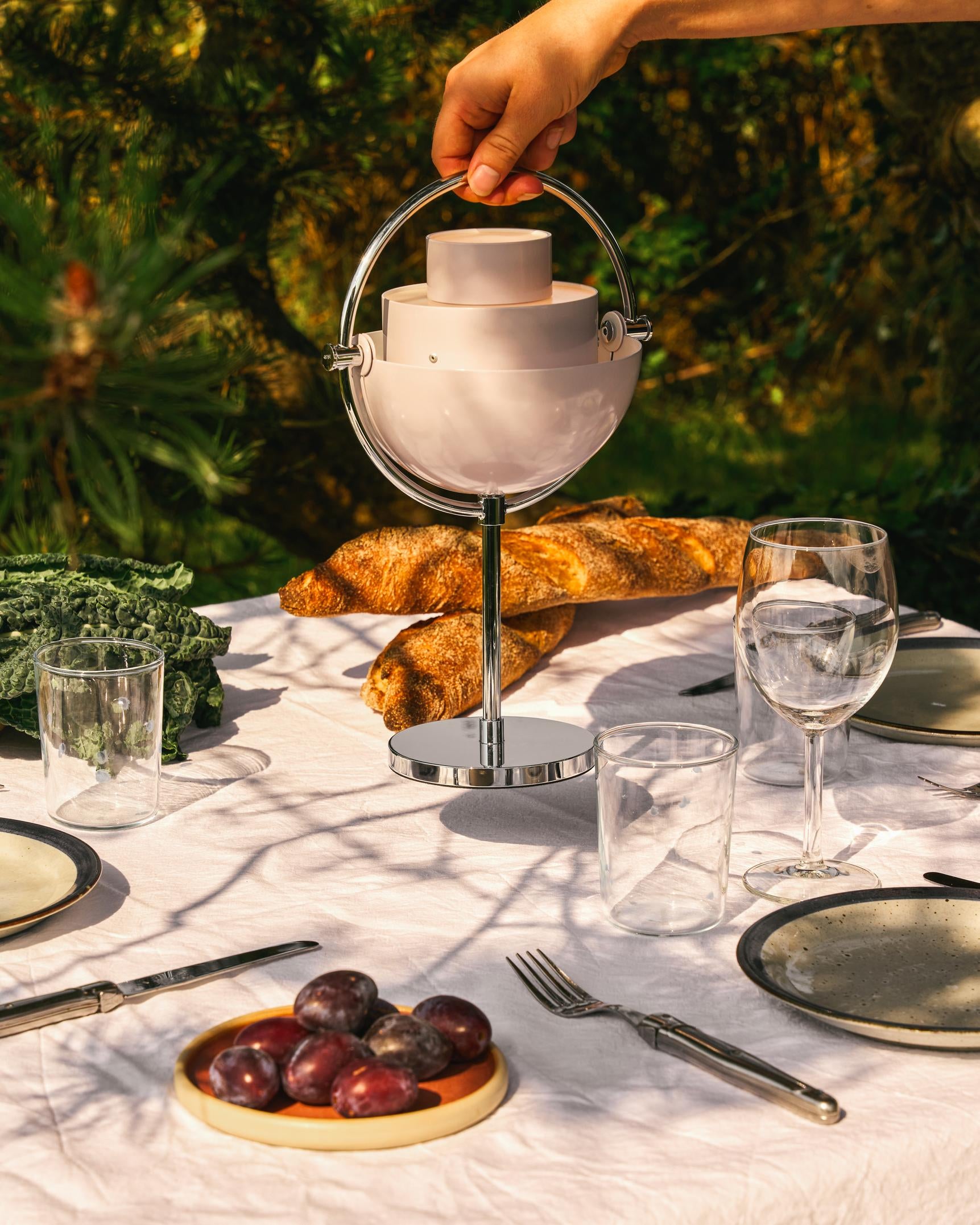 Prenosná lampa MULTI-LITE lila s chrómovým podstavcom